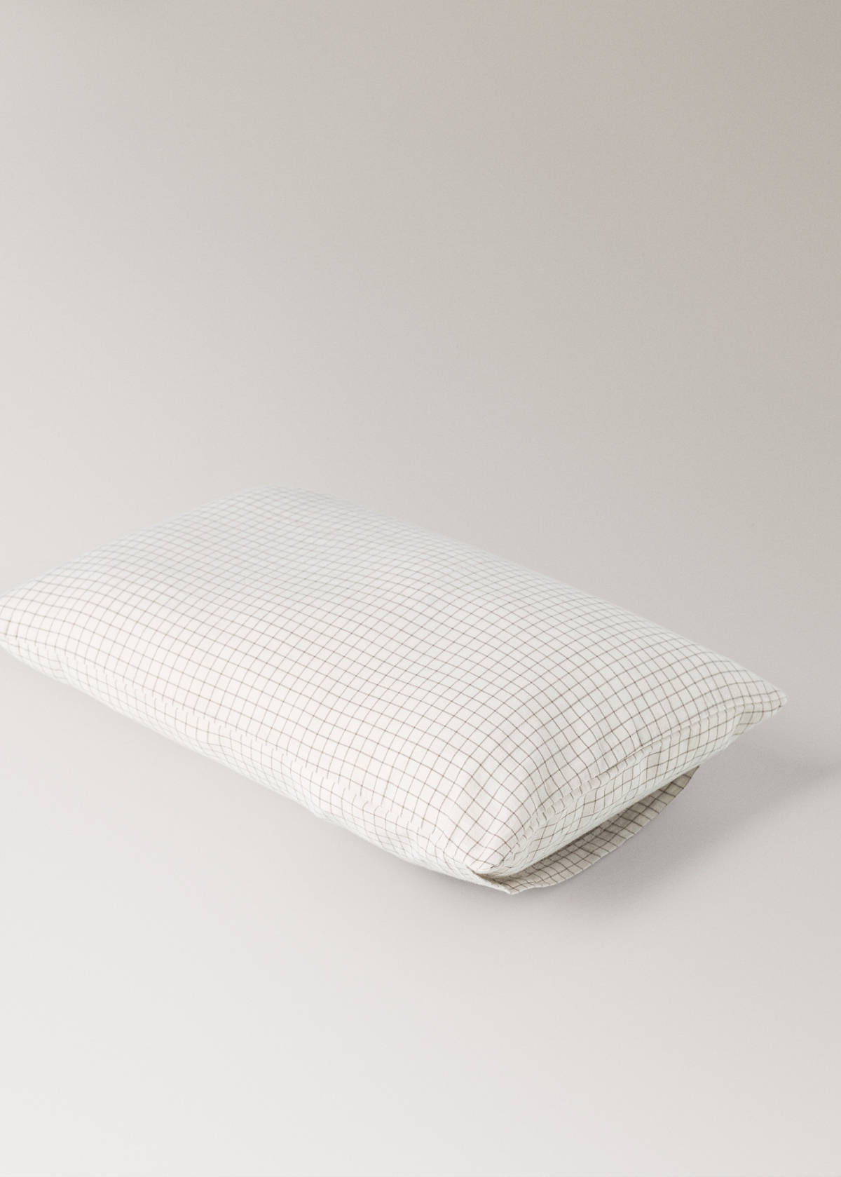 Cotton mini-check bed sheet and pillow set for cot — Ecru