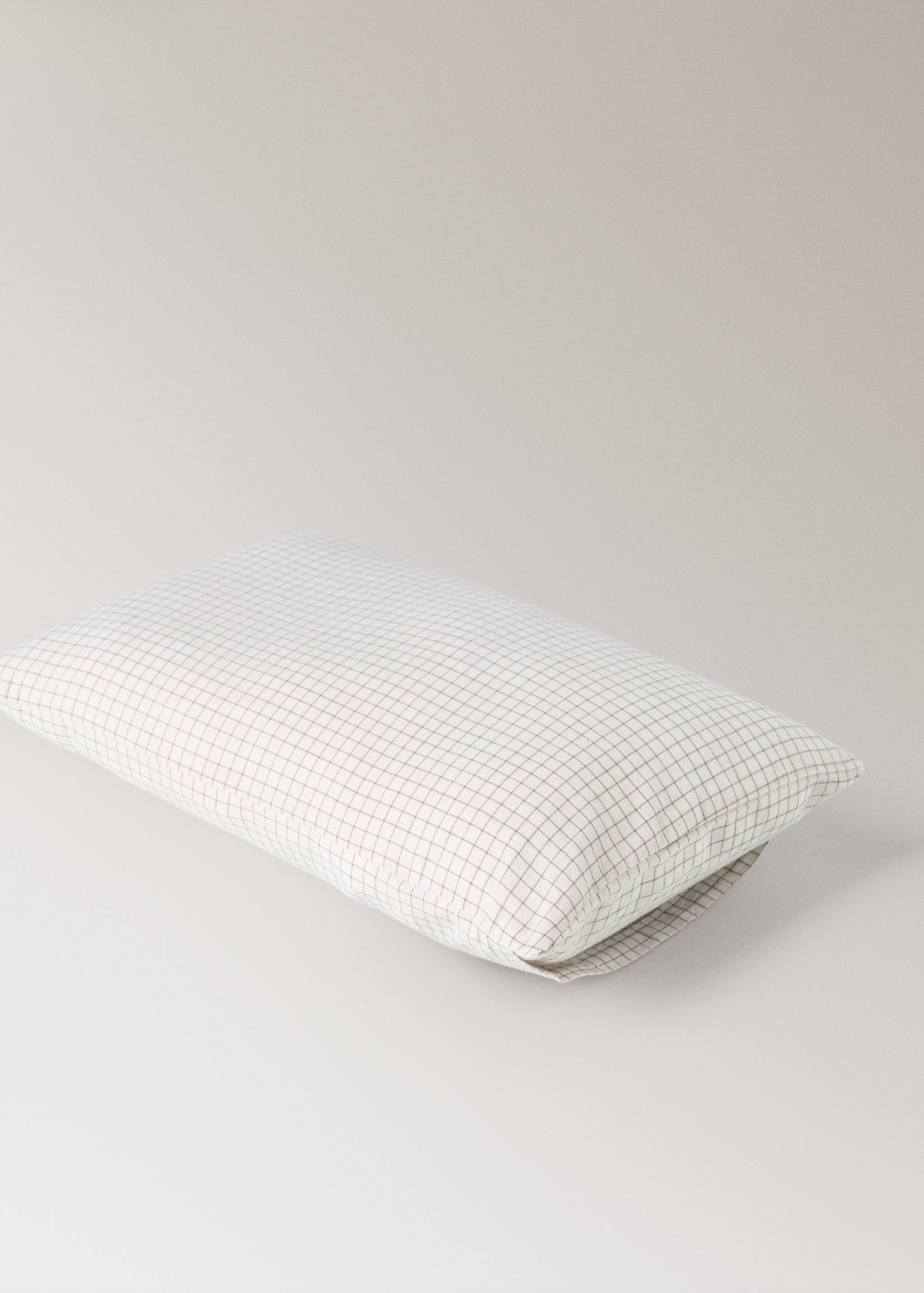 Cotton mini-check bed sheet and pillow set for cot - Details of the article 4