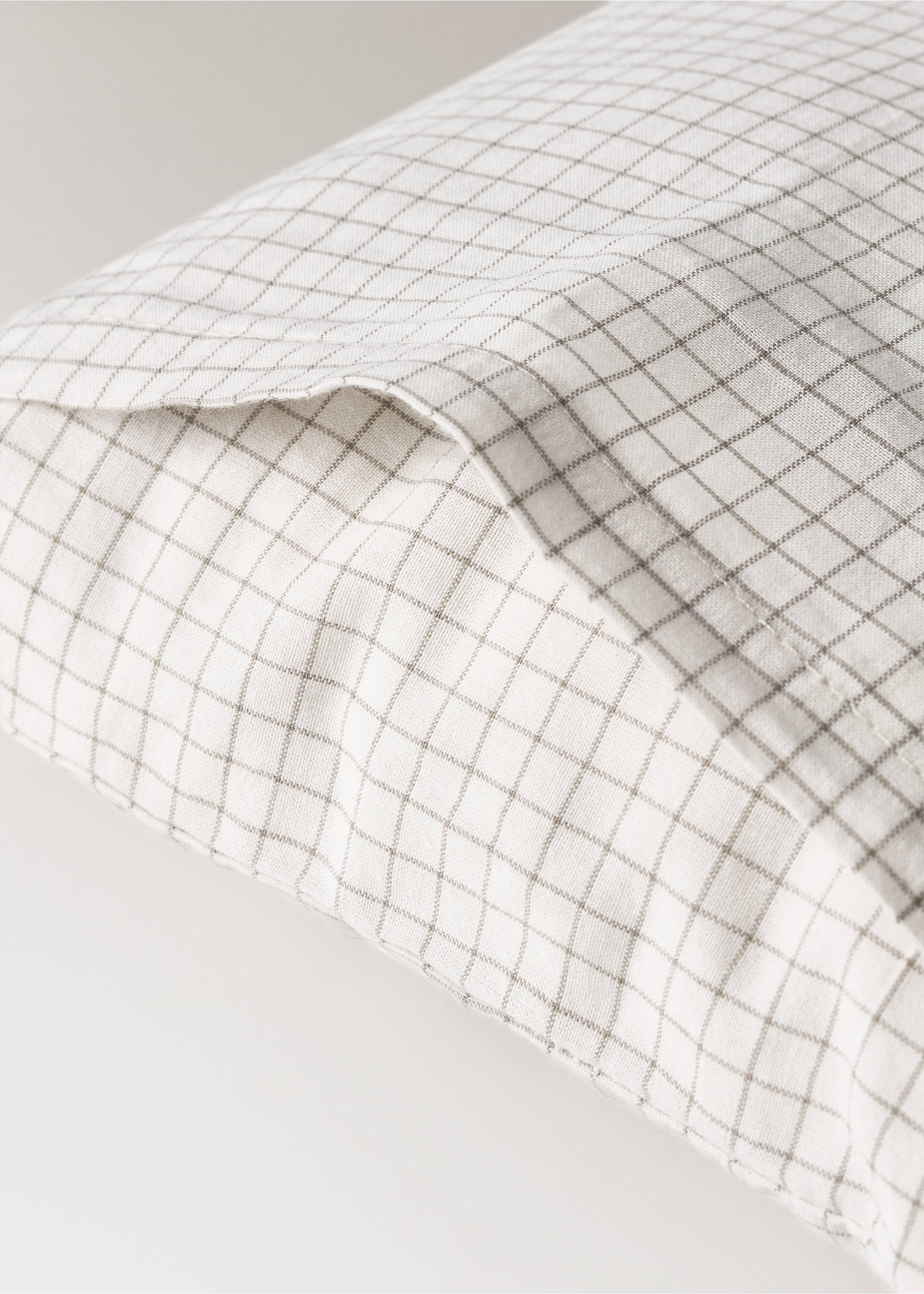 Cotton mini-check bed sheet and pillow set for cot - Details of the article 5, Ecru. Ref: 17081566-00.
