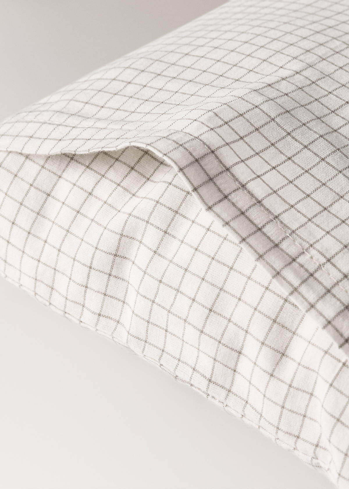 Cotton mini-check bed sheet and pillow set for cot — Ecru