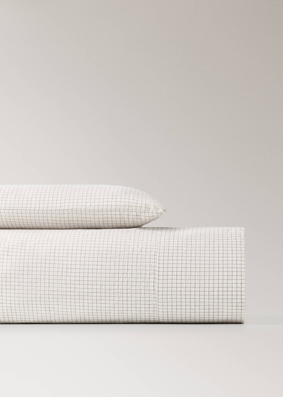 Cotton mini-check bed sheet and pillow set for cot — Ecru