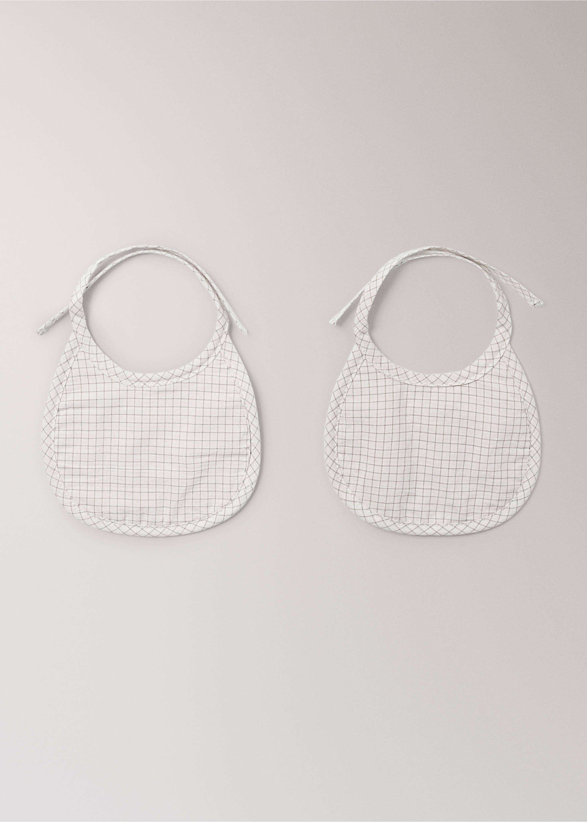 Bibs with check design - Article without model, Medium Brown. Ref: 17081572-00.