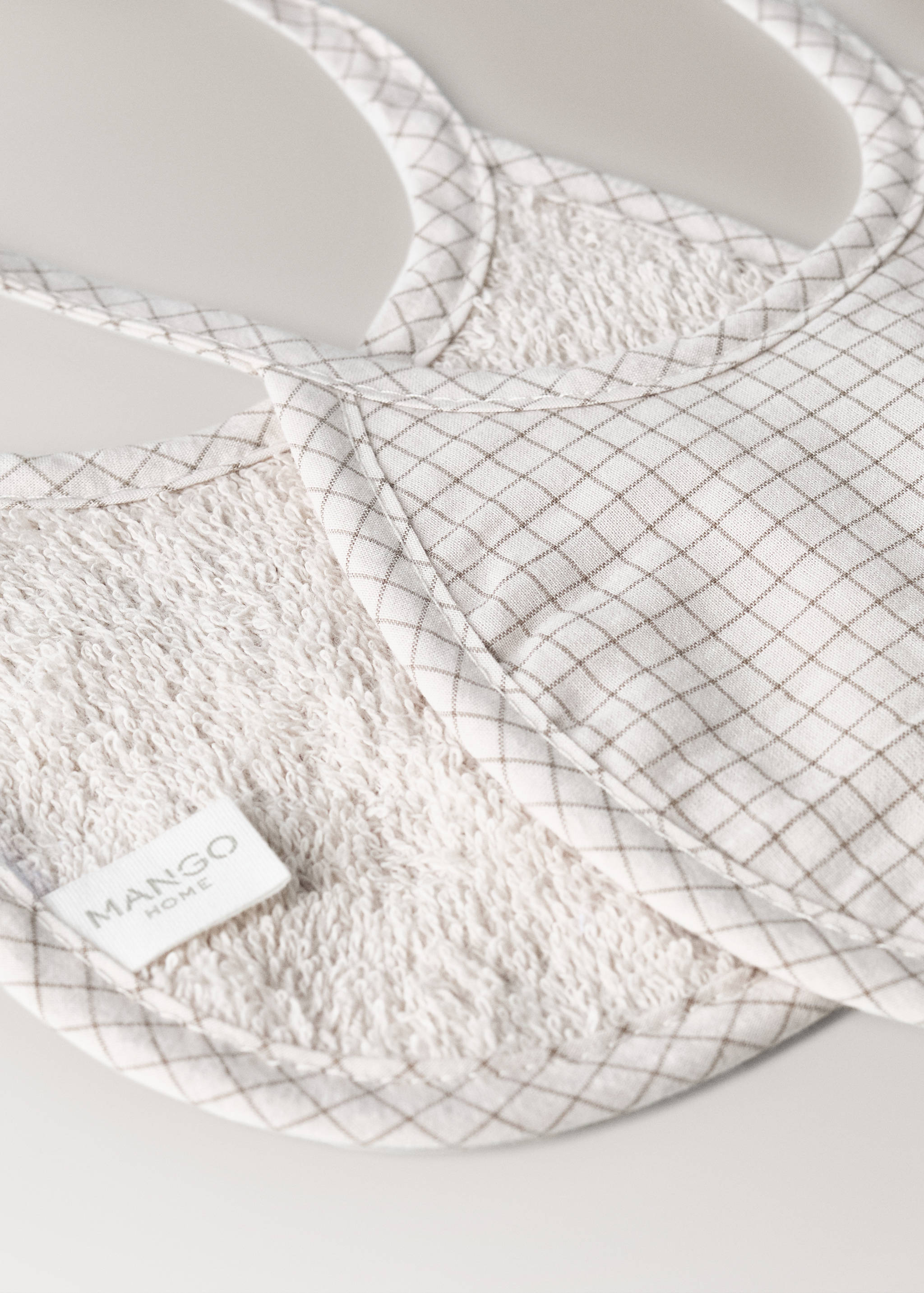 Bibs with check design - Details of the article 1