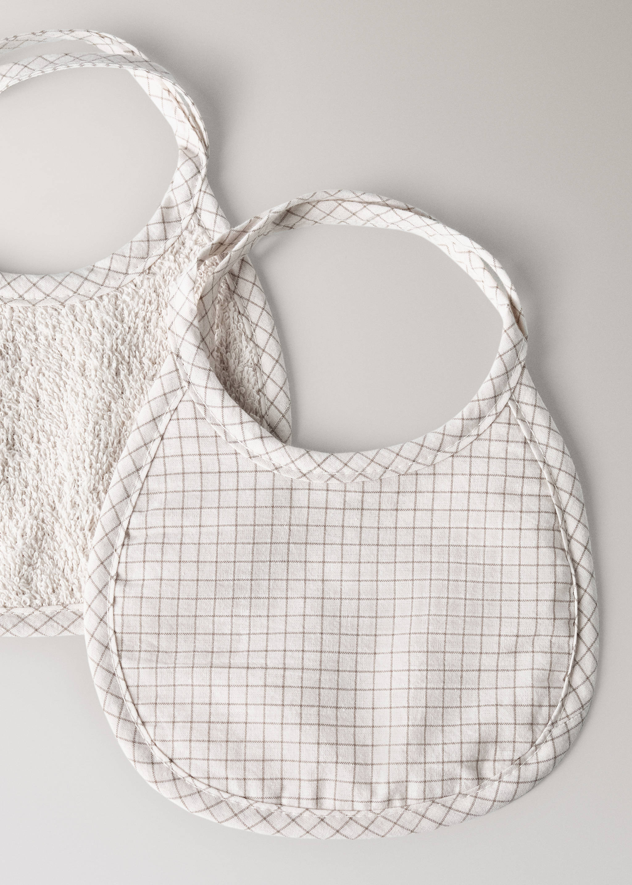 Bibs with check design - Details of the article 2