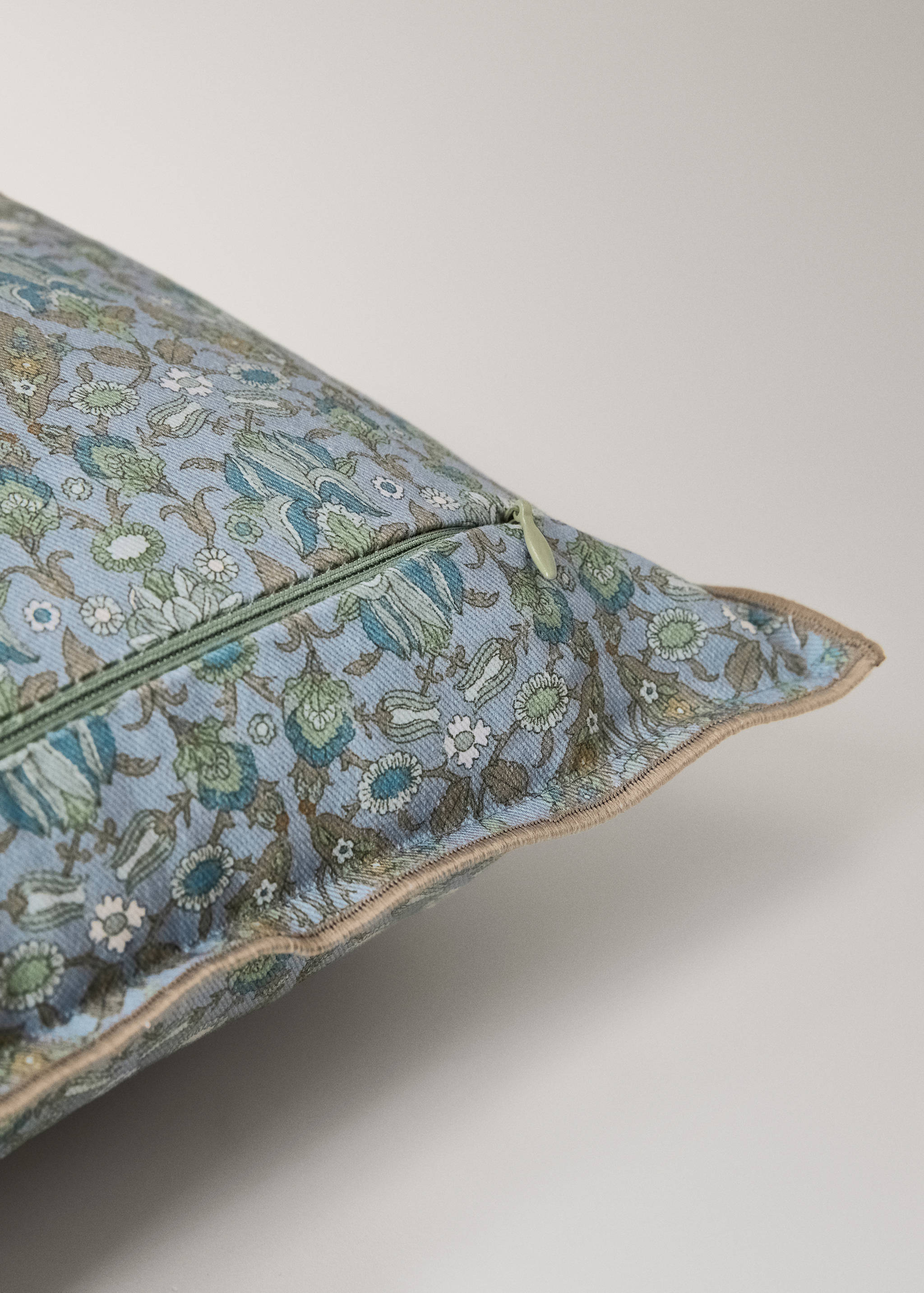 Children's cotton floral-print cushion cover 30x40 cm - Details of the article 2