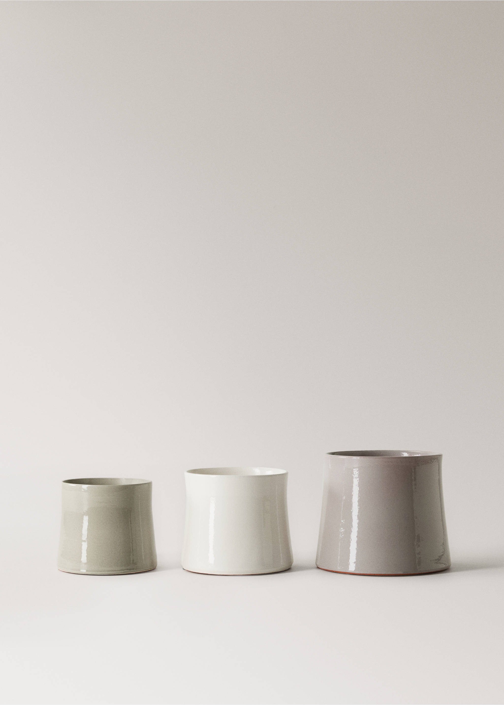 Large terracotta planter - Details of the article 3, Light/Pastel Grey. Ref: 17081583-00.