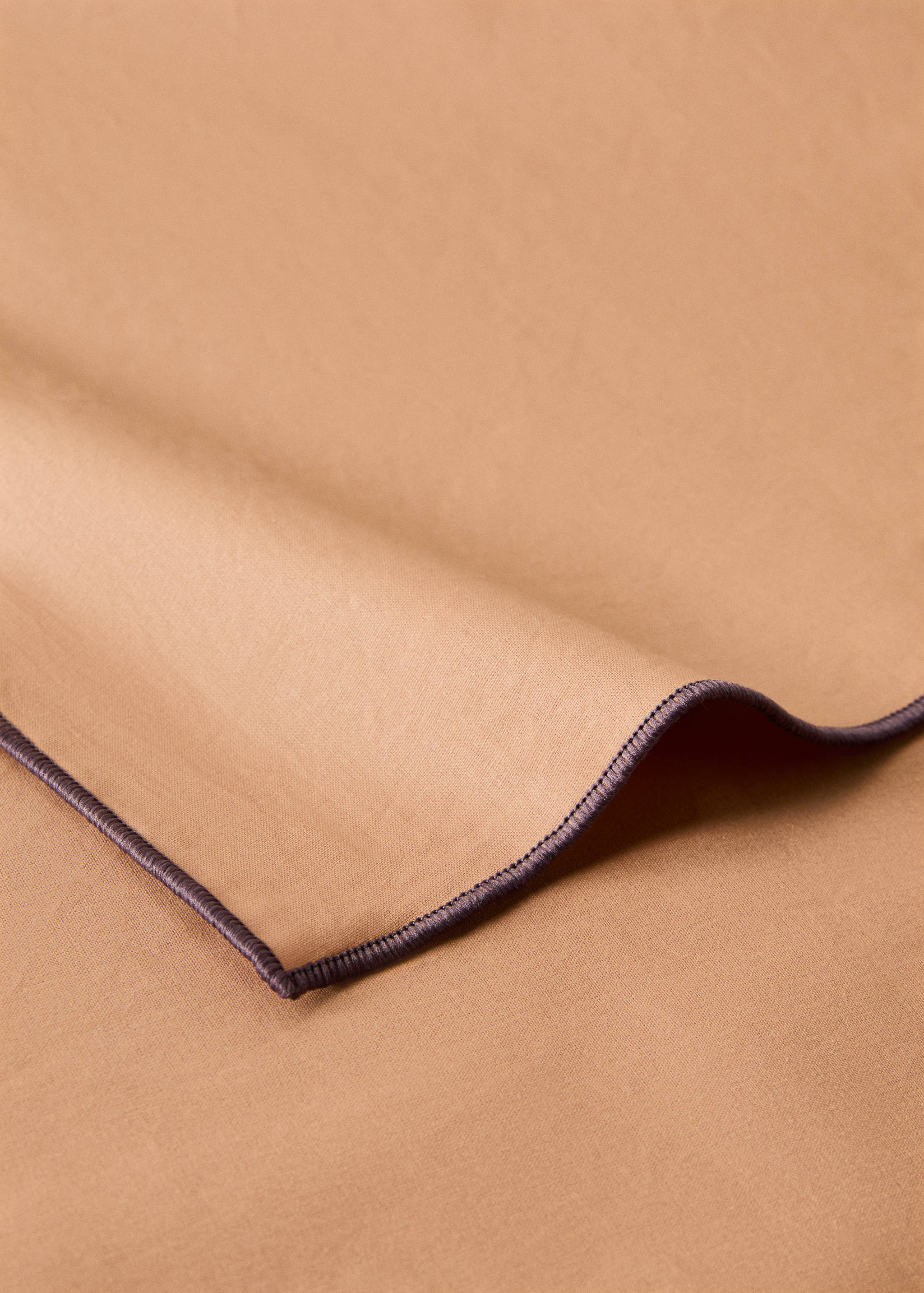 Resin-coated cotton tablecloth with overlock for 2 to 4 diners - Details of the article 1
