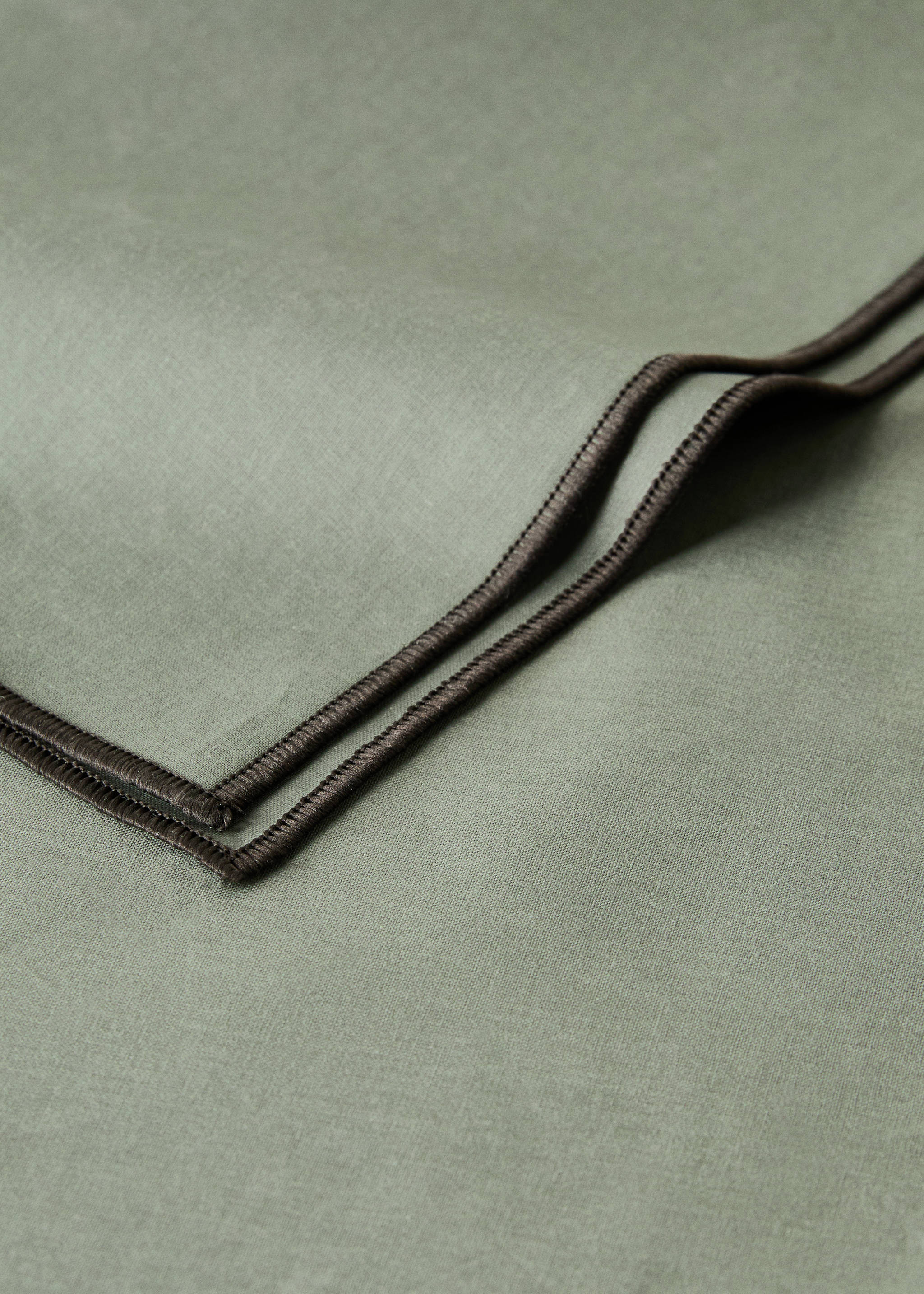 Resin-coated cotton tablecloth with overlock for 2 to 4 diners - Details of the article 1