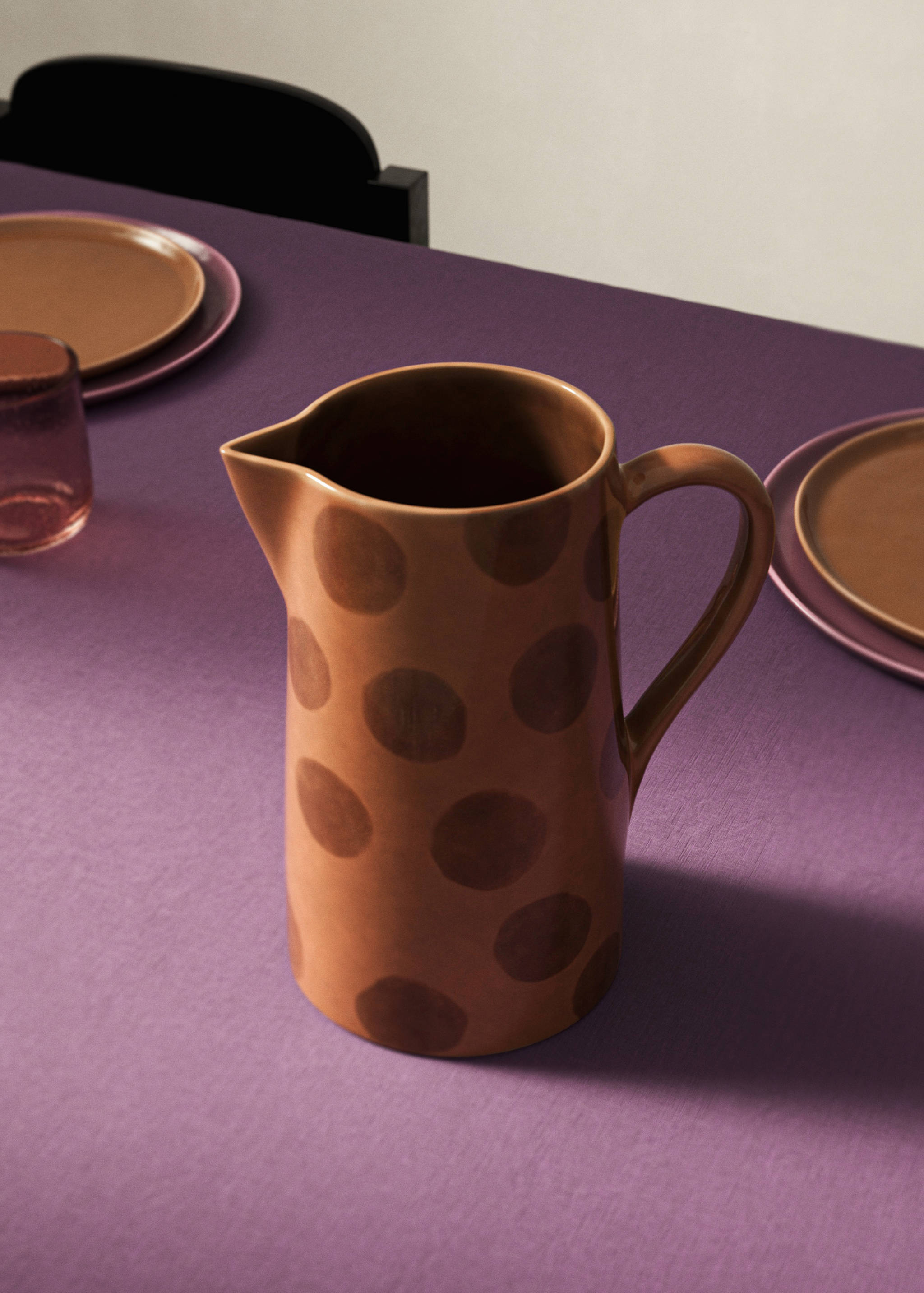 Hand-painted stoneware jar - General plane