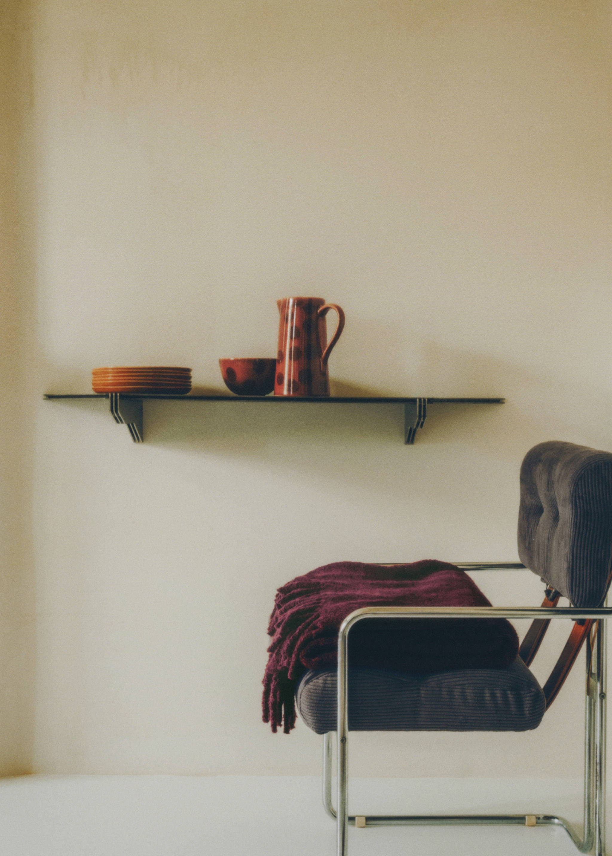 Hand-painted stoneware jar - Details of the article 6