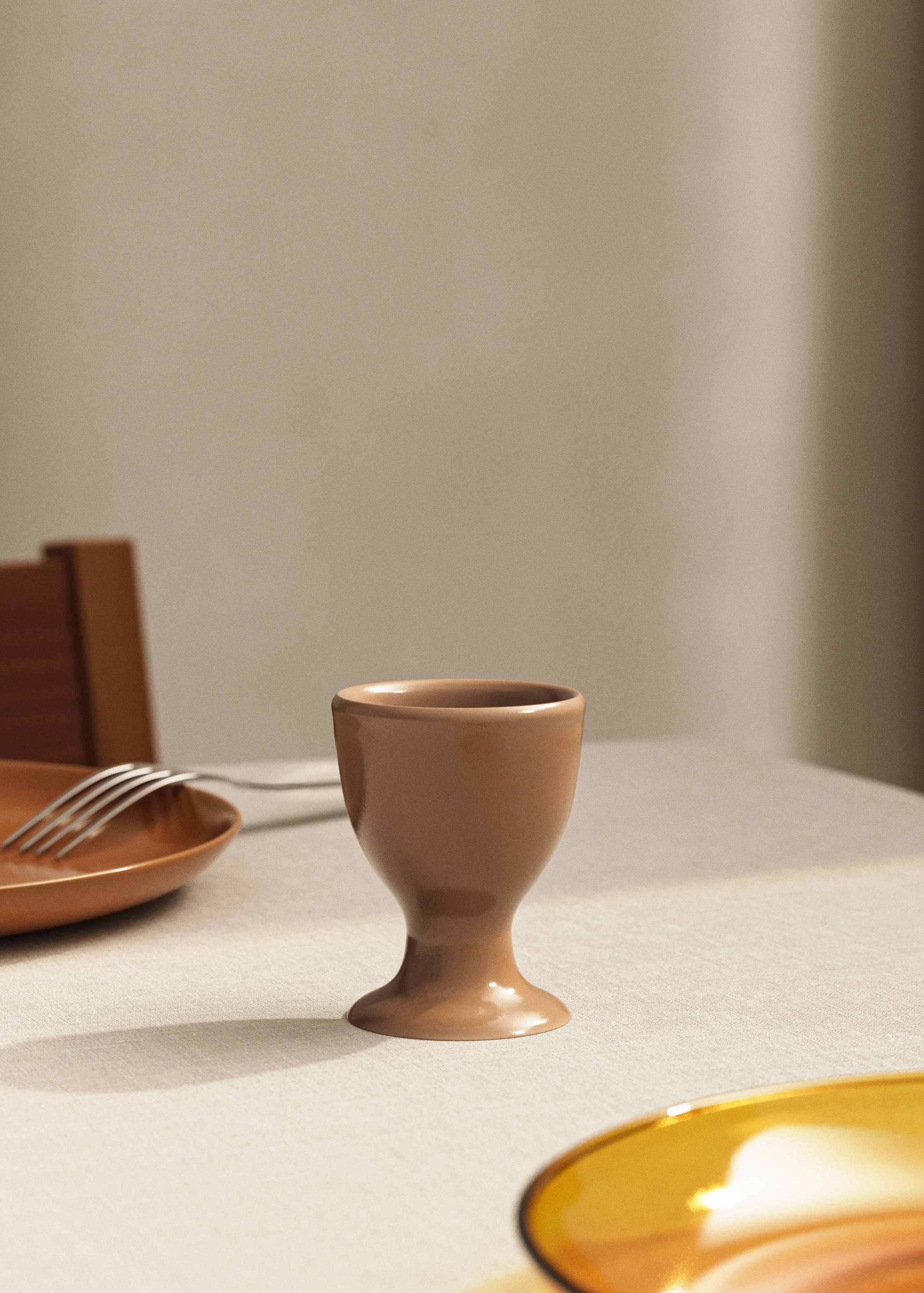 Stoneware egg cup - General plane