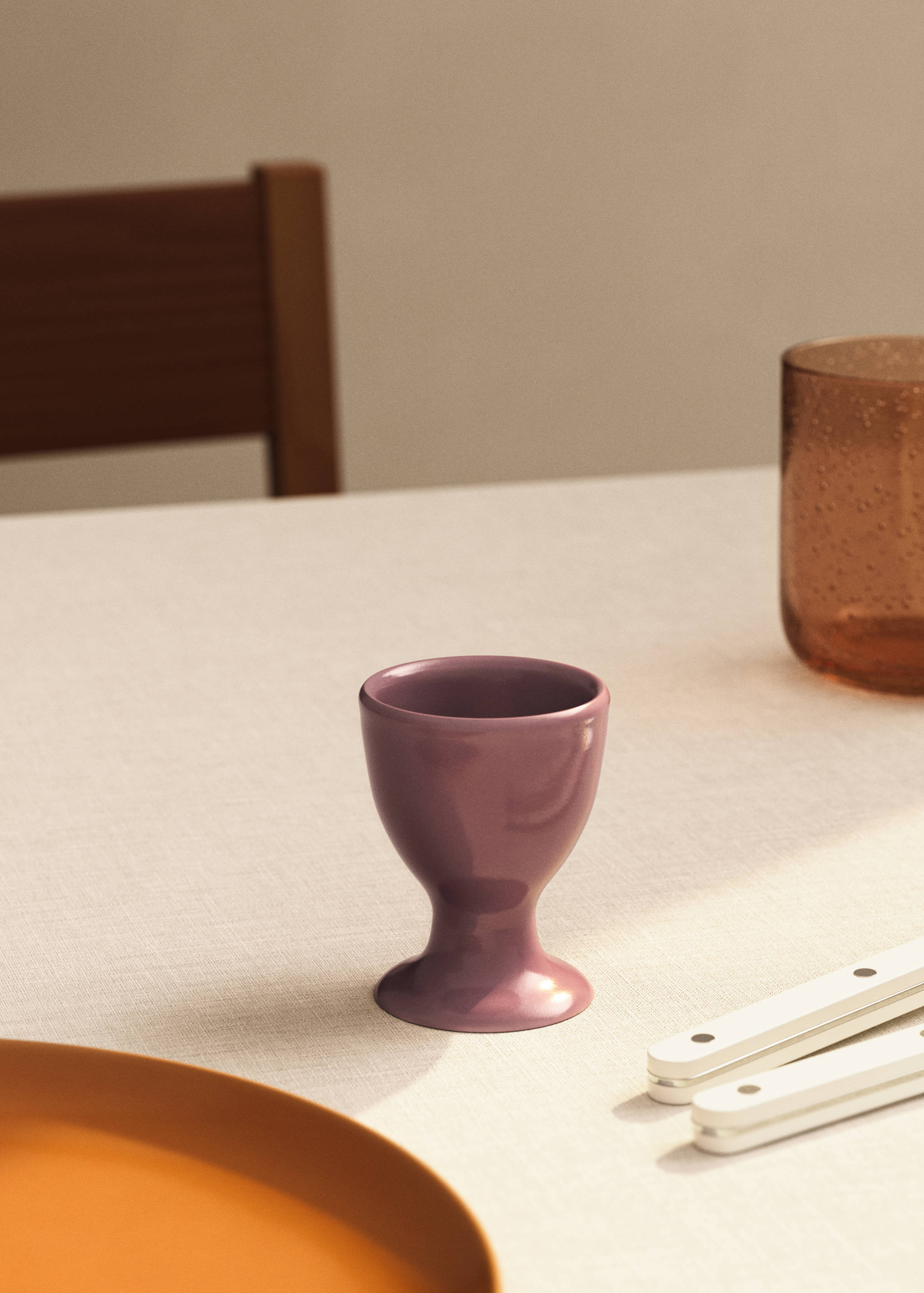 Stoneware egg cup - General plane