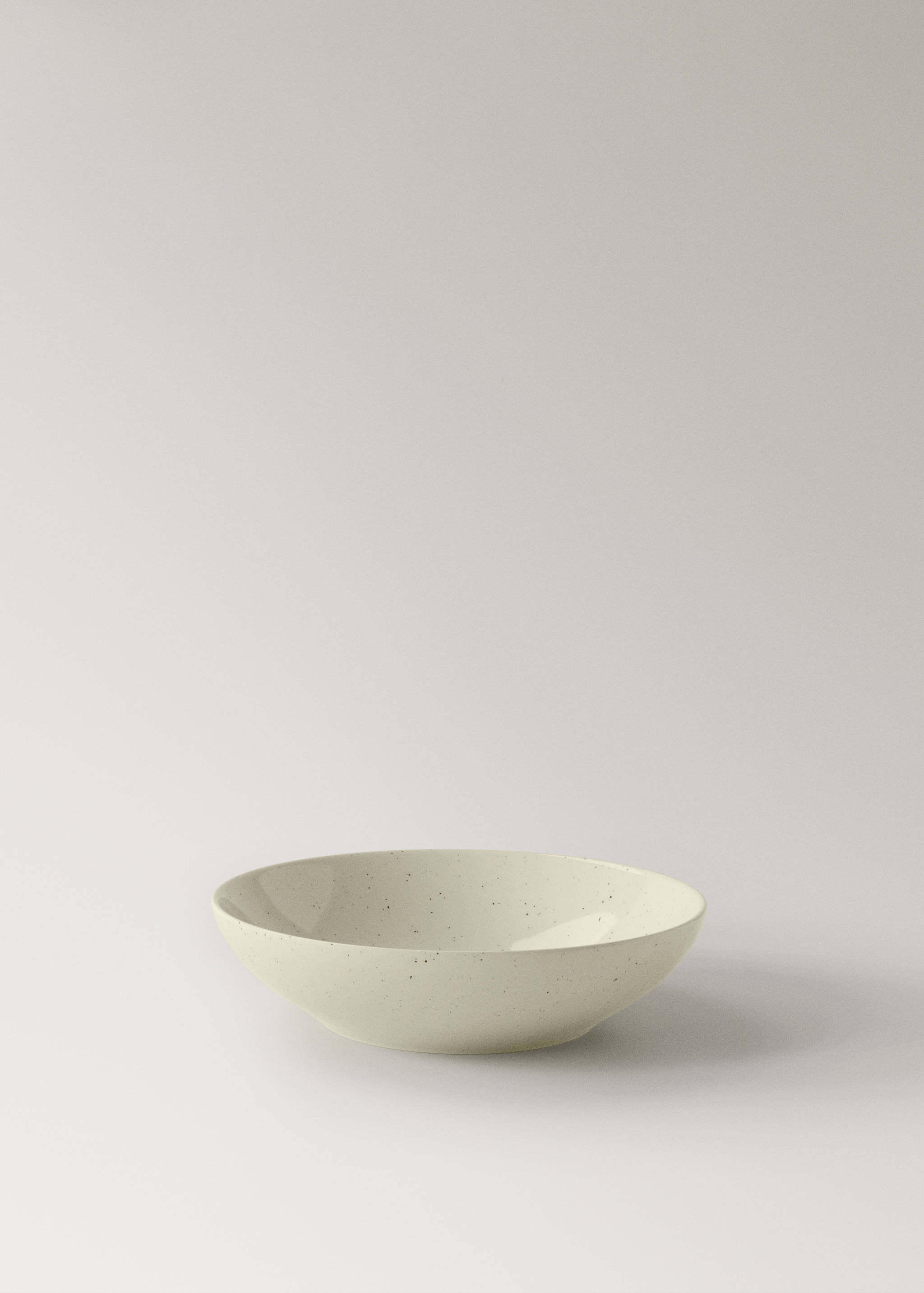 Deep stoneware plate with spots - Details of the article 1