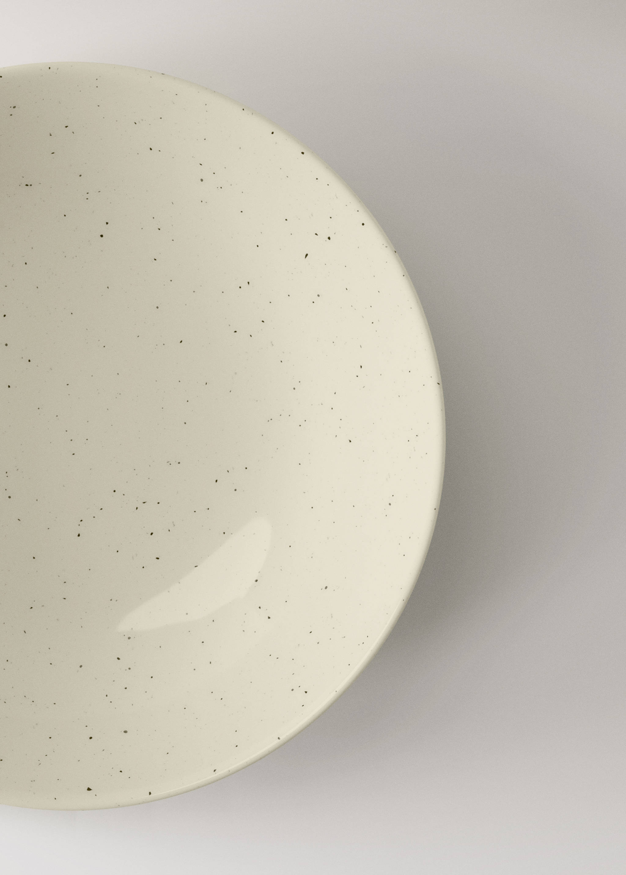 Deep stoneware plate with spots - Details of the article 2