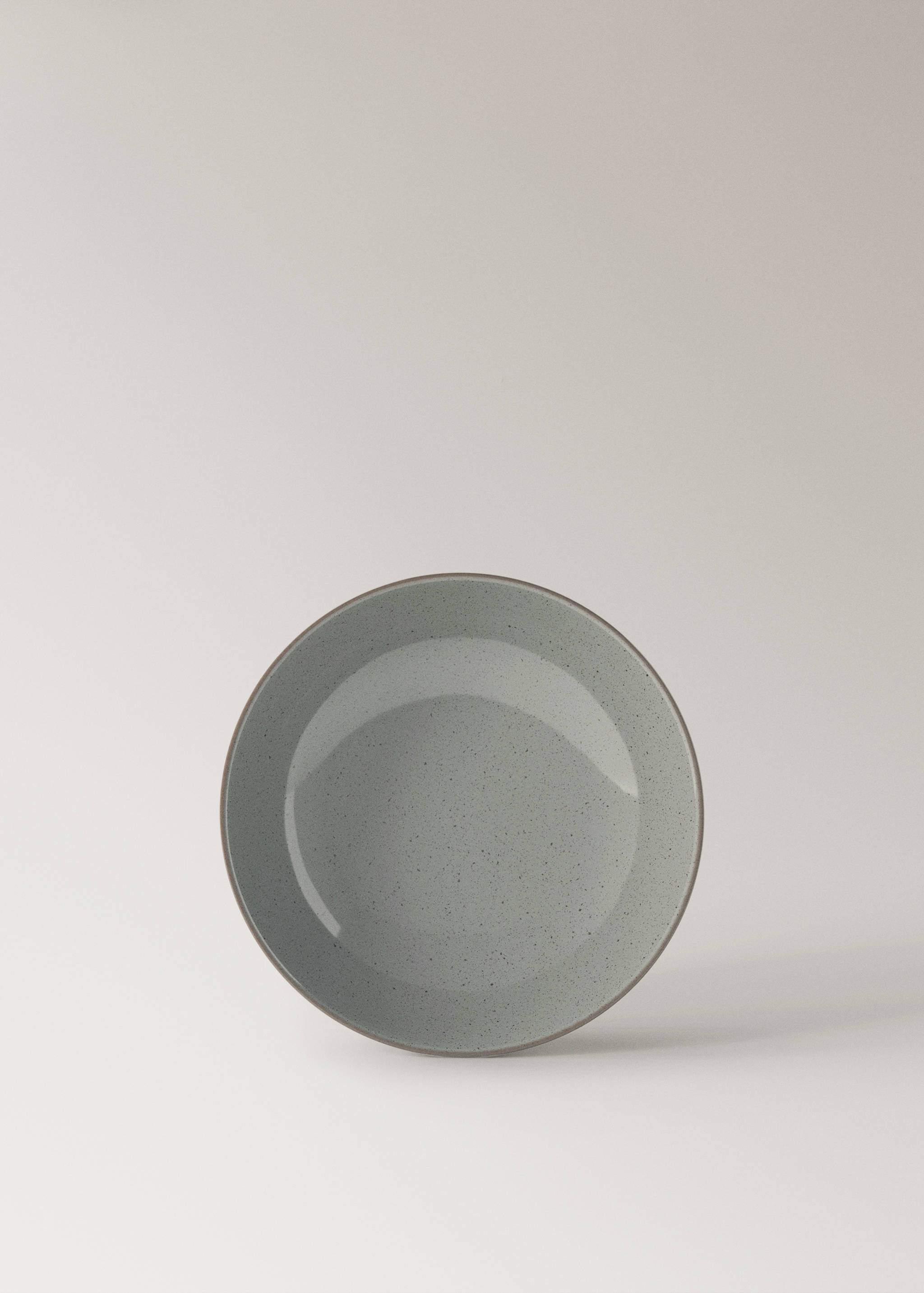 Deep stoneware plate with spots - Article without model