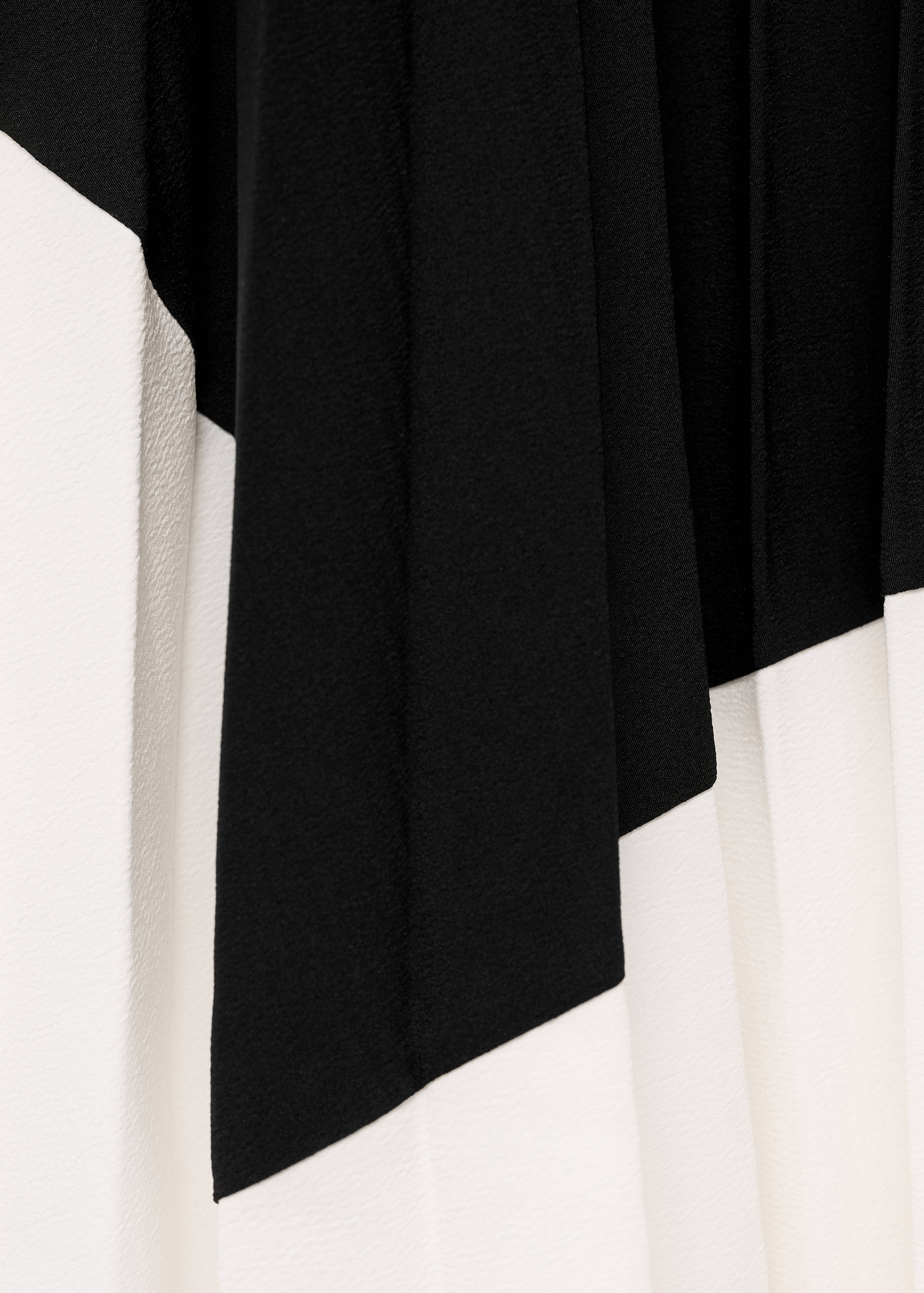 Pleated asymmetric skirt  - Details of the article 8