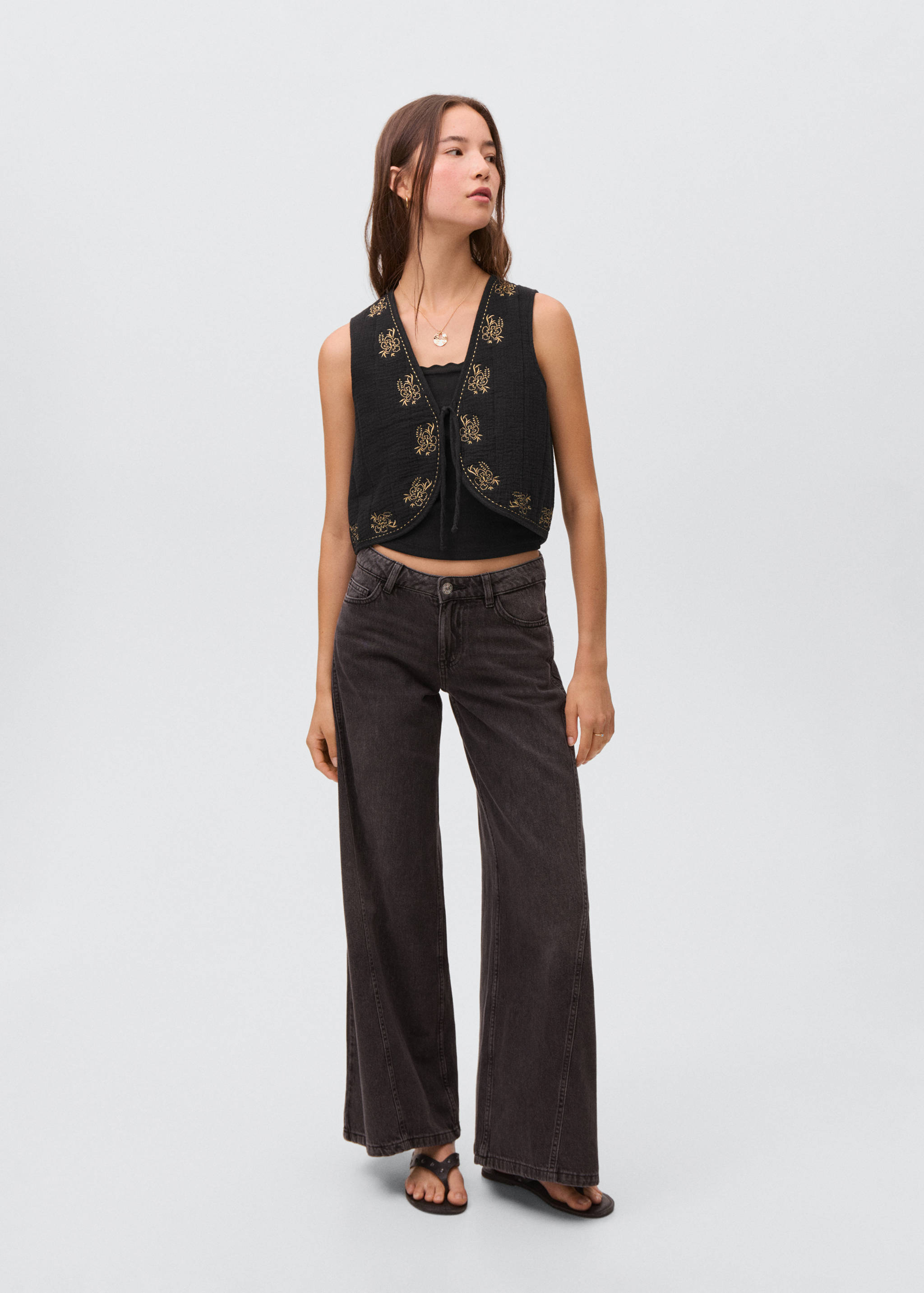 Weste mit Blumenstickerei - Allgemeine Ansicht