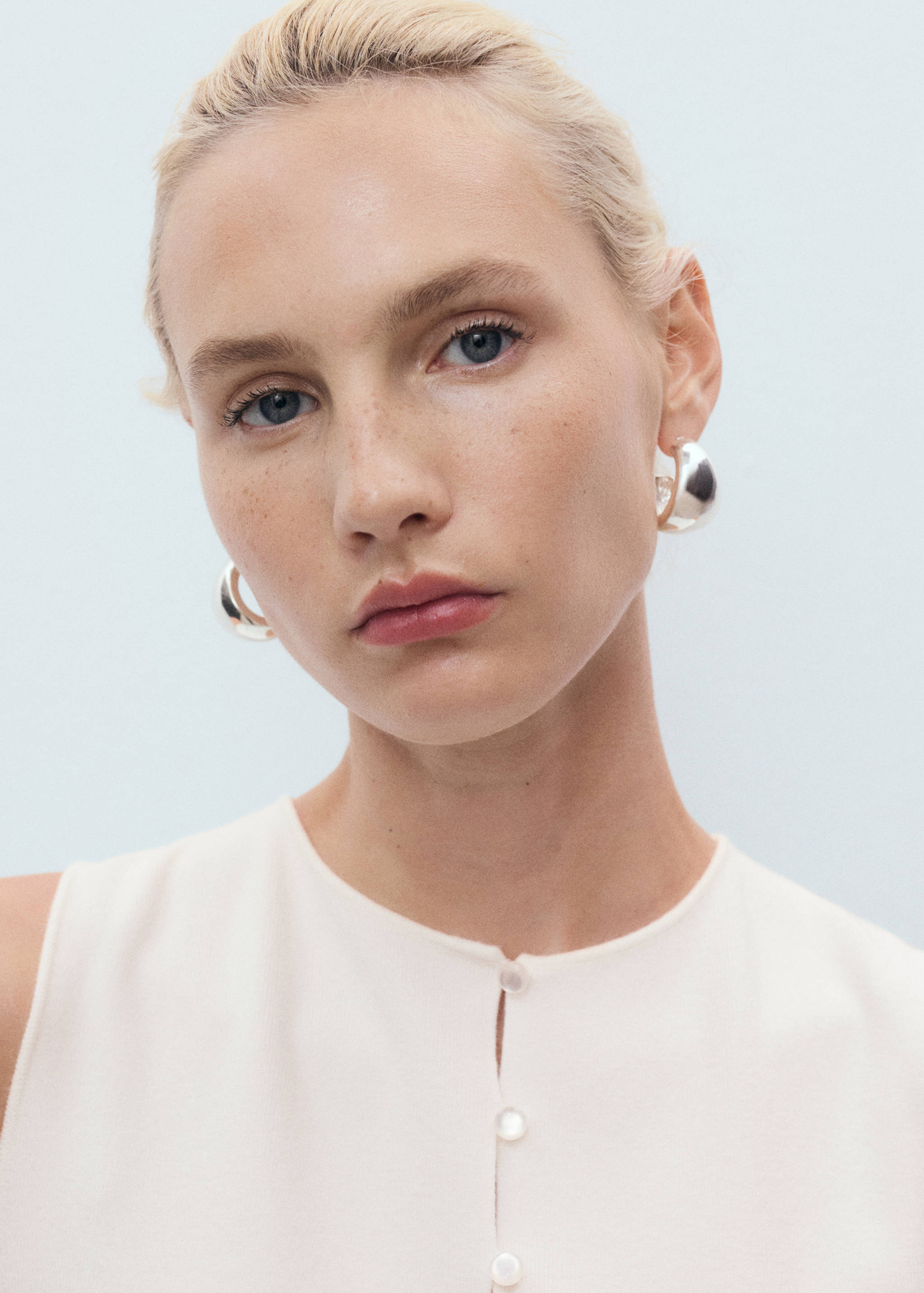 Colete de malha fina com botões - Pormenor do artigo 1