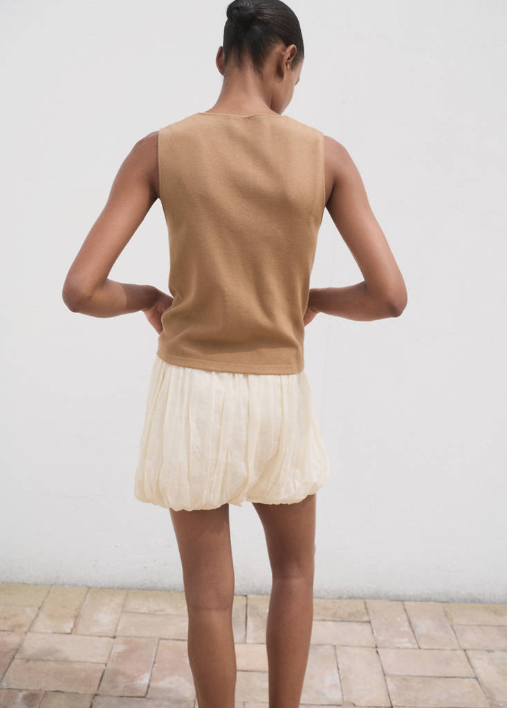 Fine-knit waistcoat with buttons — Medium Brown