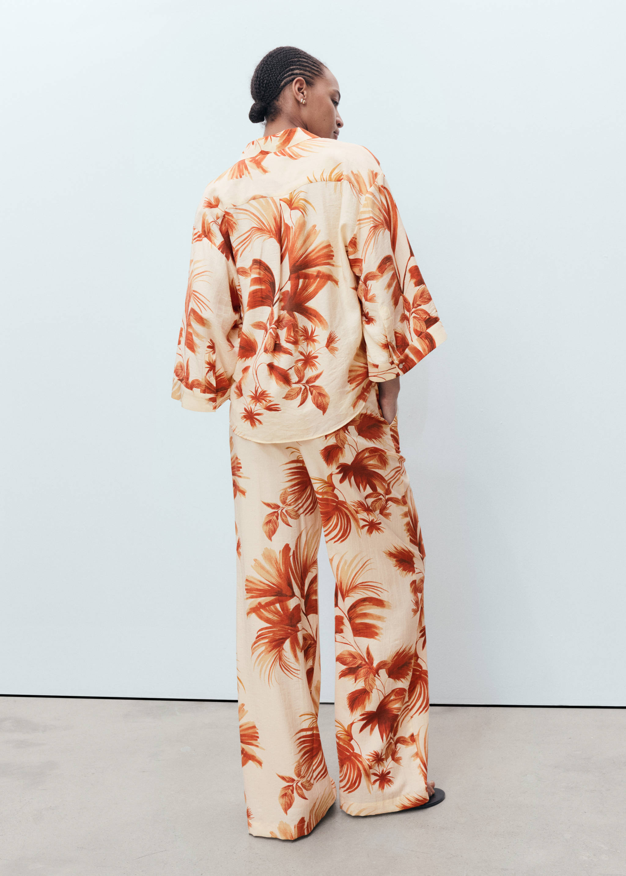 Straight-leg pants with palm tree print - Reverse of the article