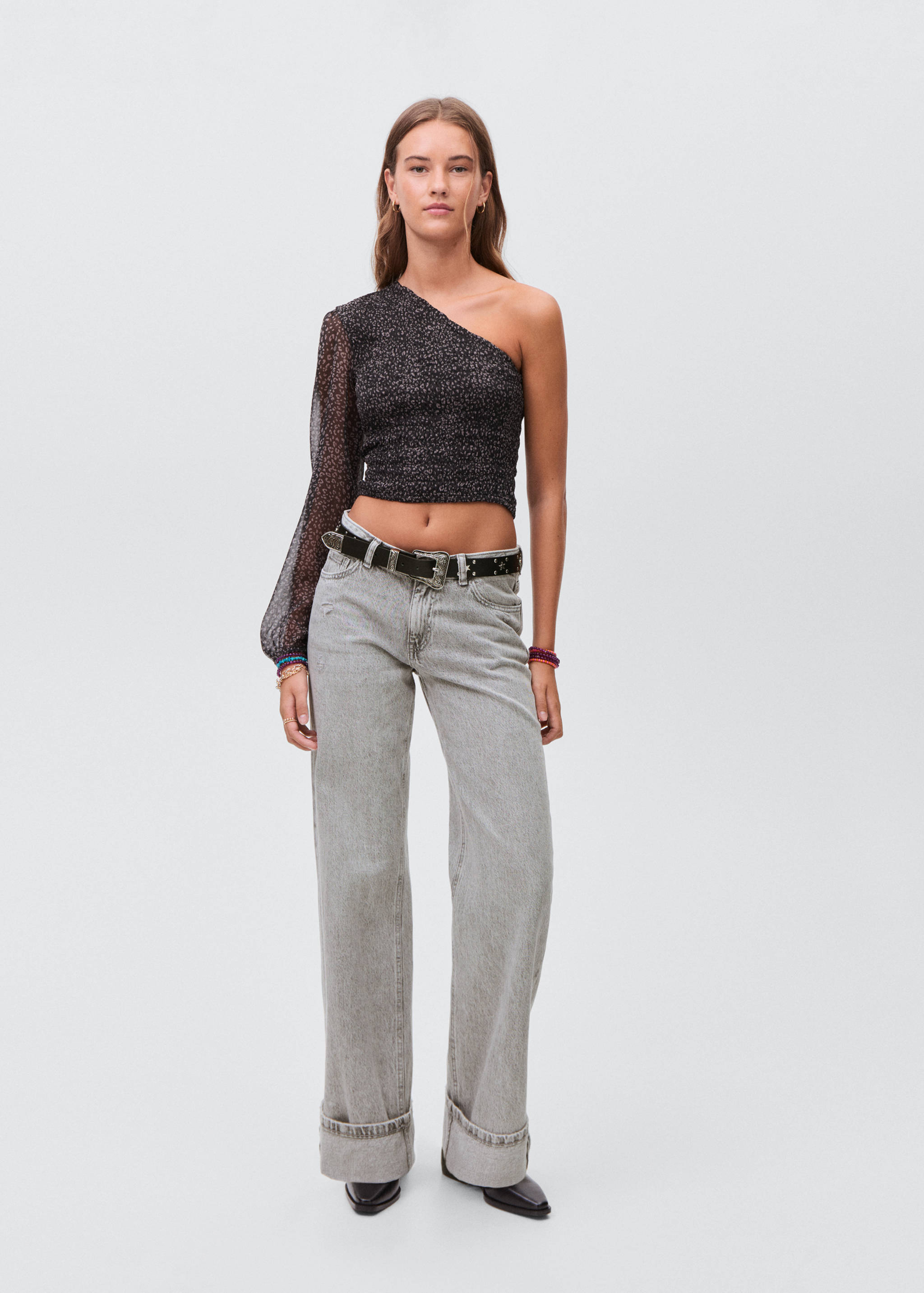 Wide leg jeans with turned-up hem - General plane