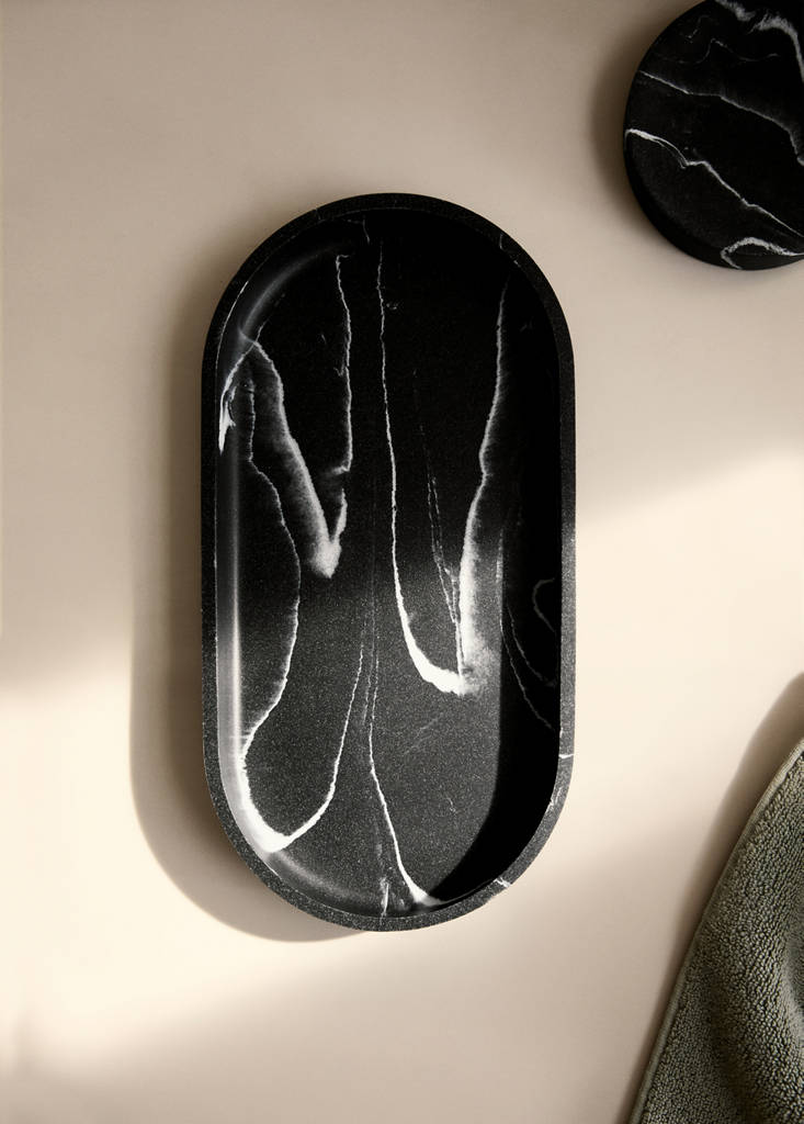 Marble-effect bath tray — Black