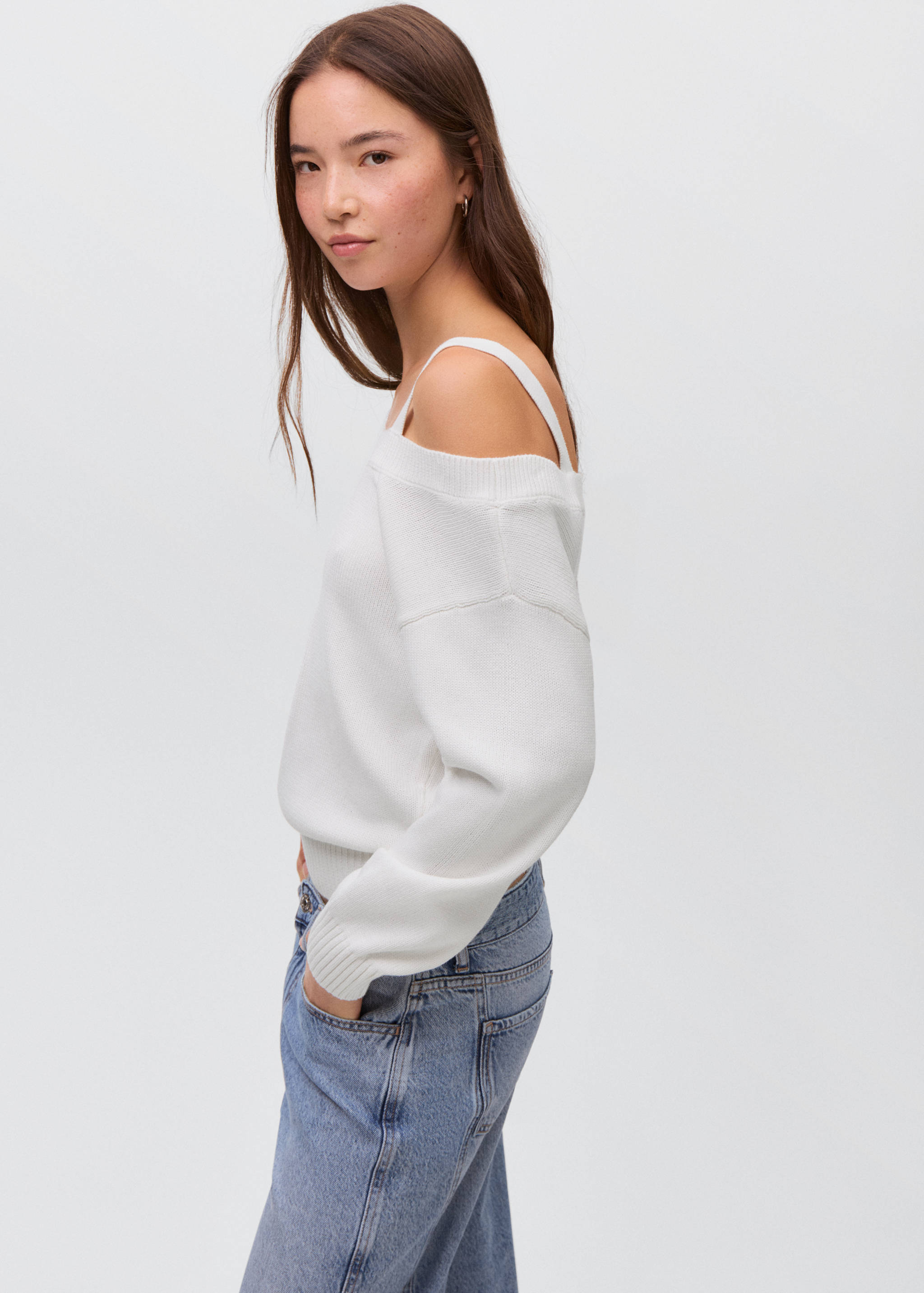 Knitted sweater with cut-out - Medium plane