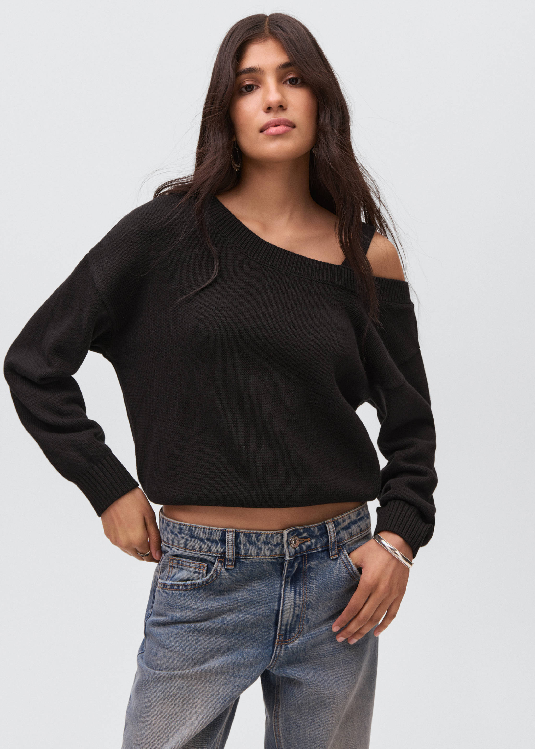 Knitted sweater with cut-out - Medium plane