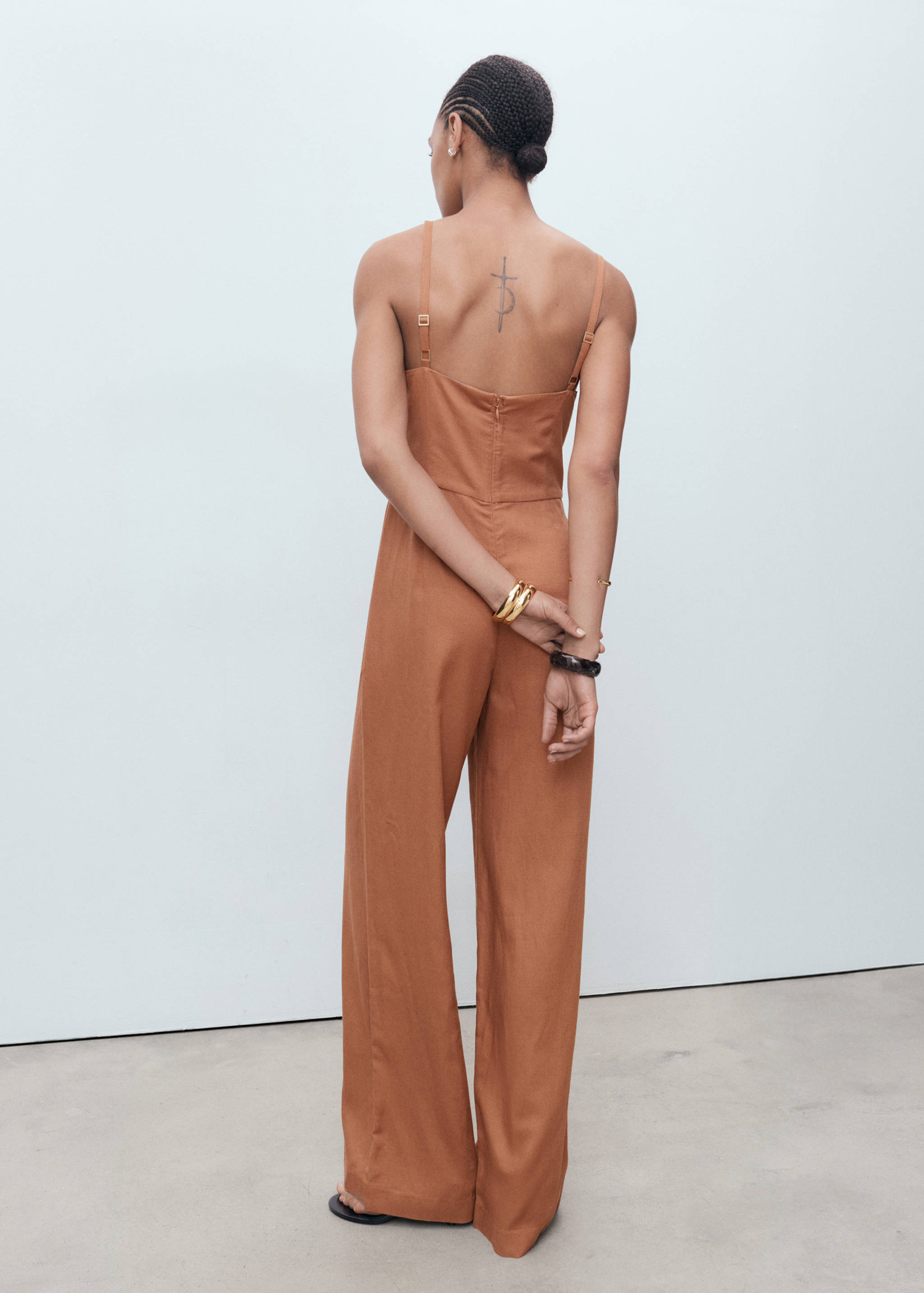 Long jumpsuit with draped neckline - Reverse of the article