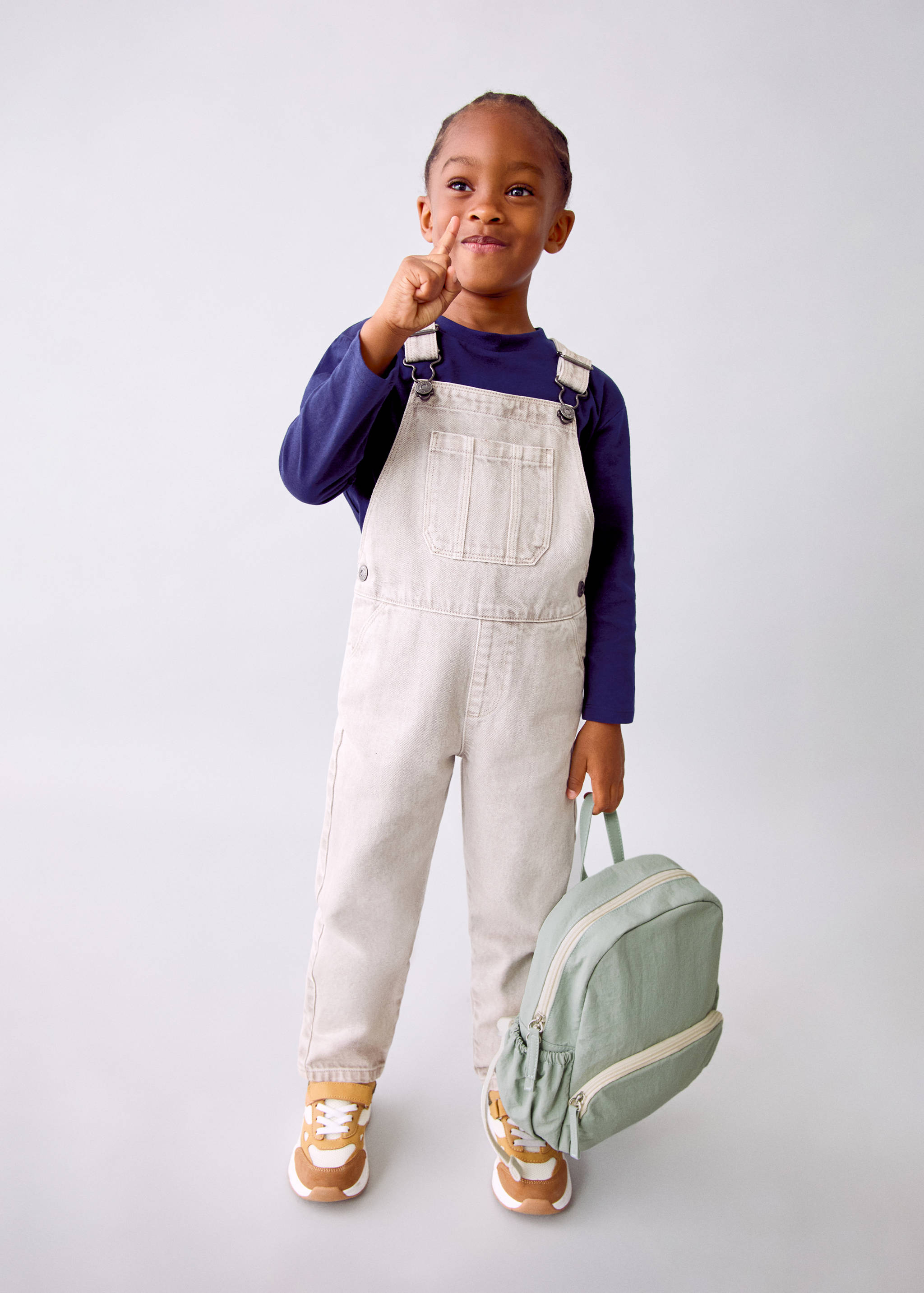 Mochila dinosaurio - Plano general