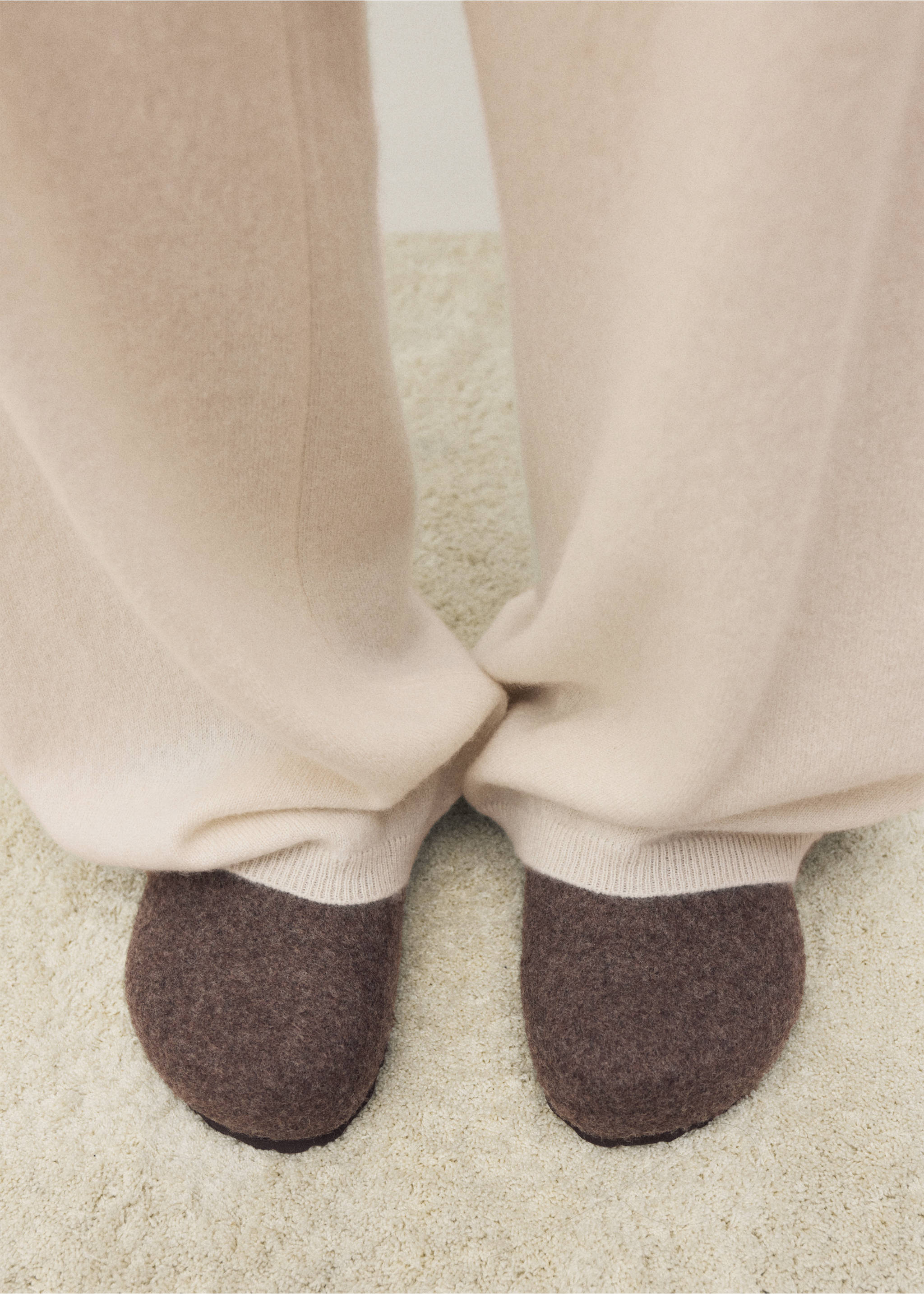 100% cashmere trousers - Details of the article 6, Off White. Ref: 17083303-00.
