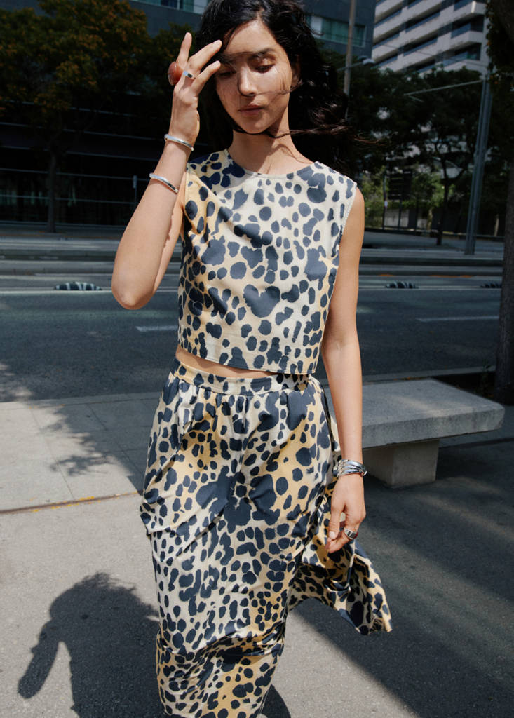 Leopard-print buttoned crop top — Black