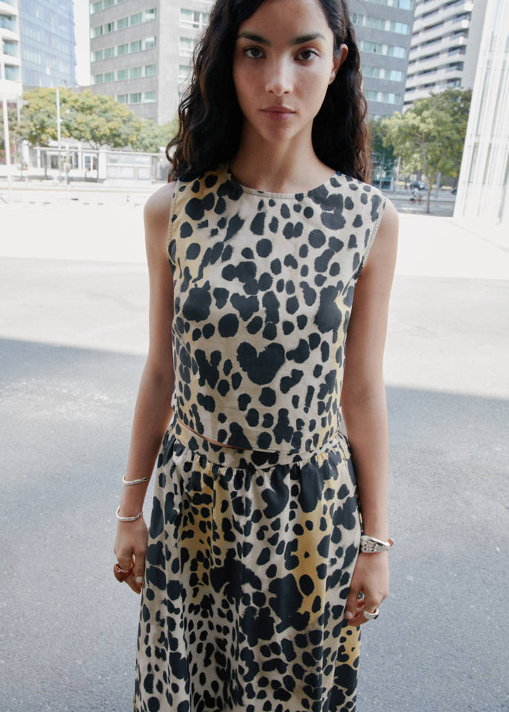 Leopard-print buttoned crop top — Black
