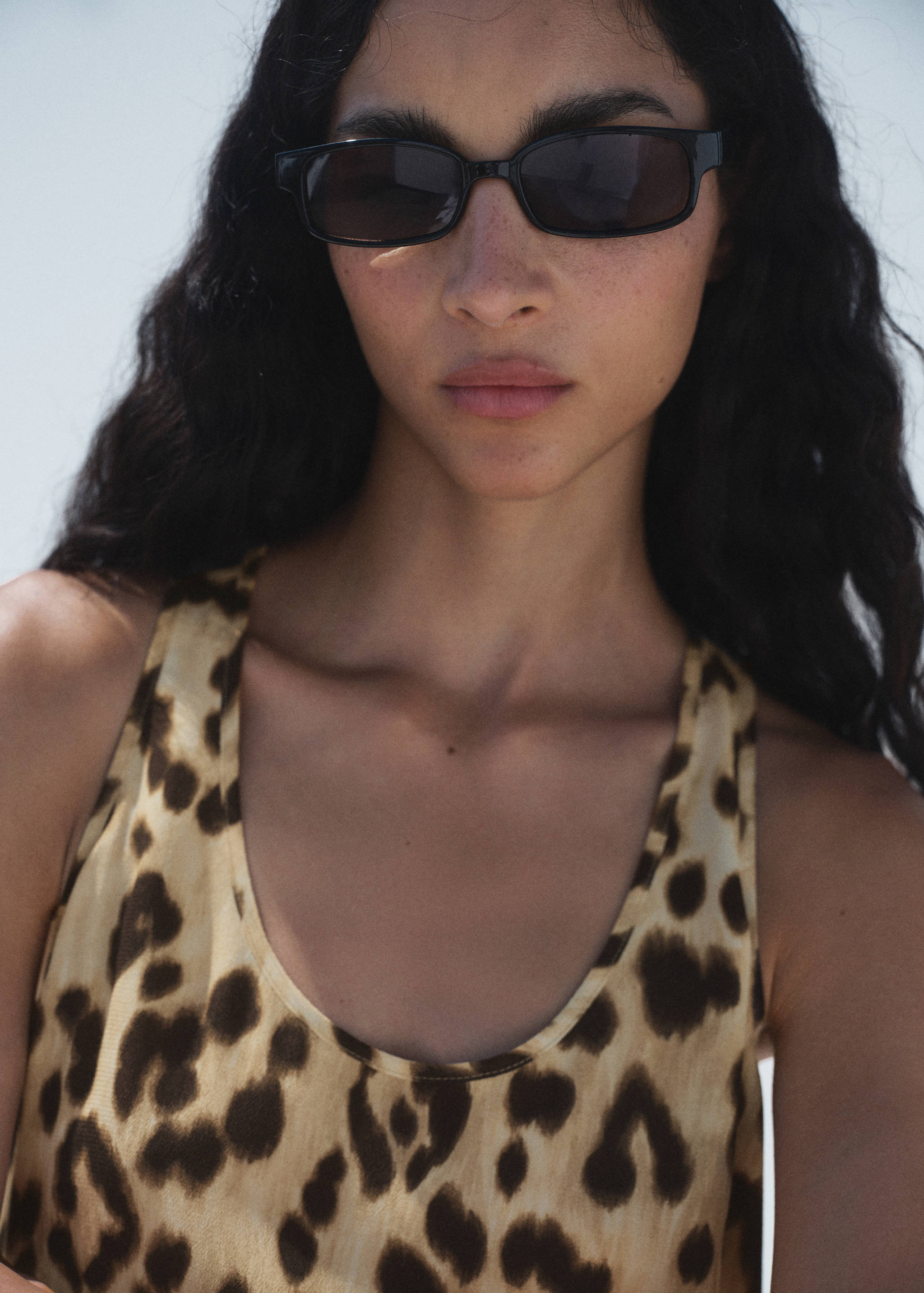 เสื้อลายเสือดาวคอเว้าต่ำ - รายละเอียดของสินค้า 1