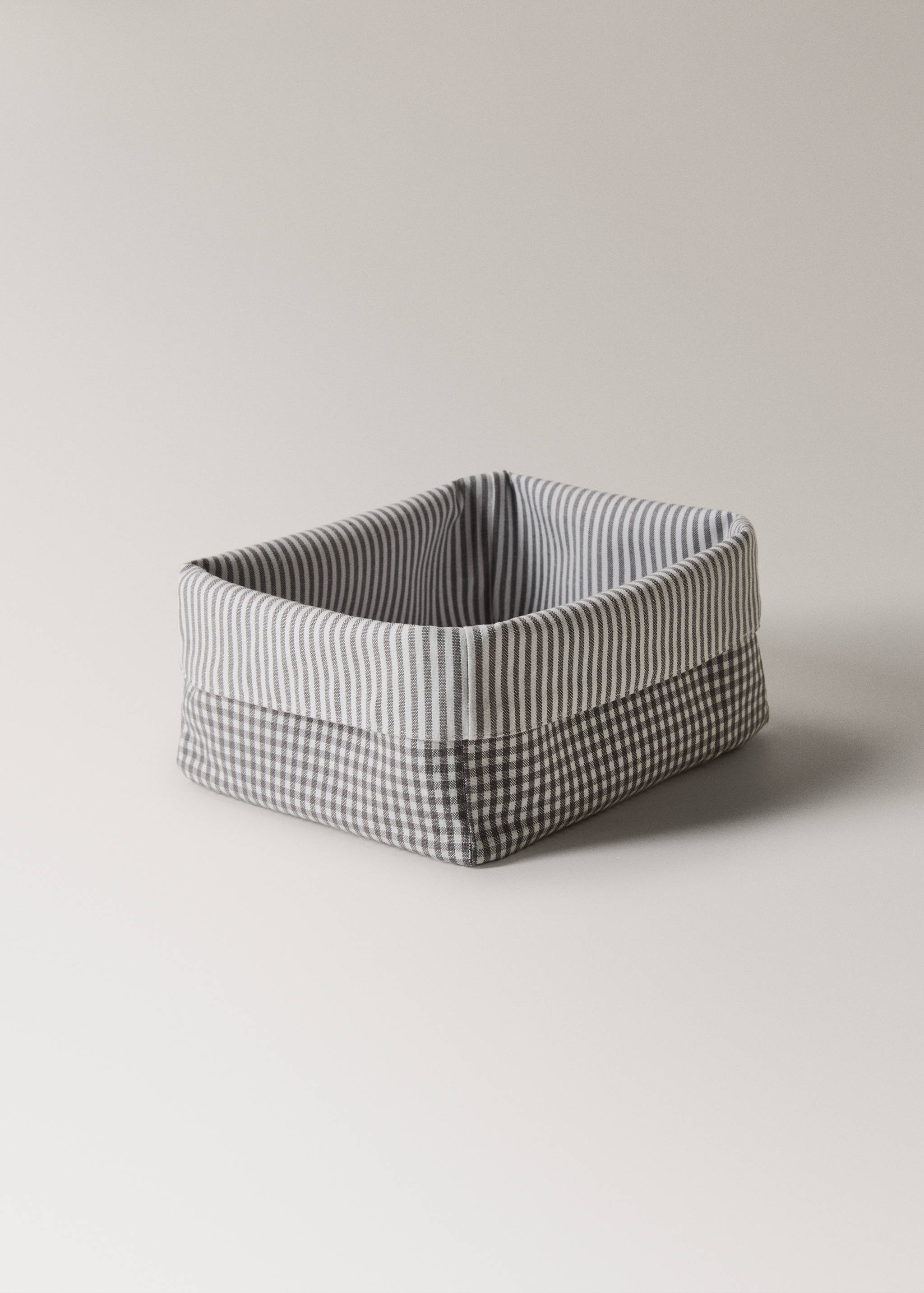 Basket with gingham check print - Details of the article 1