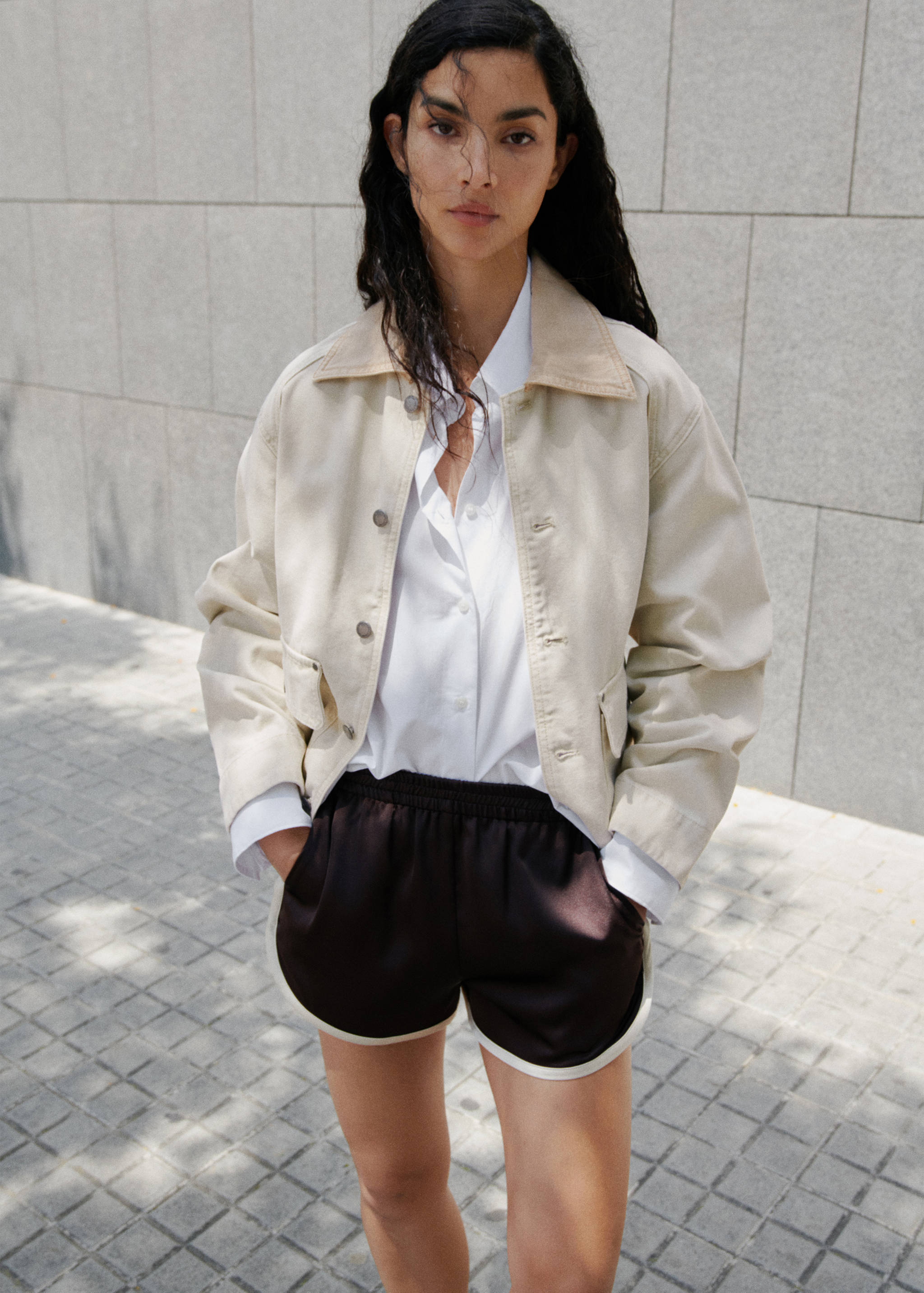 Shorts with contrasting trim - General plane