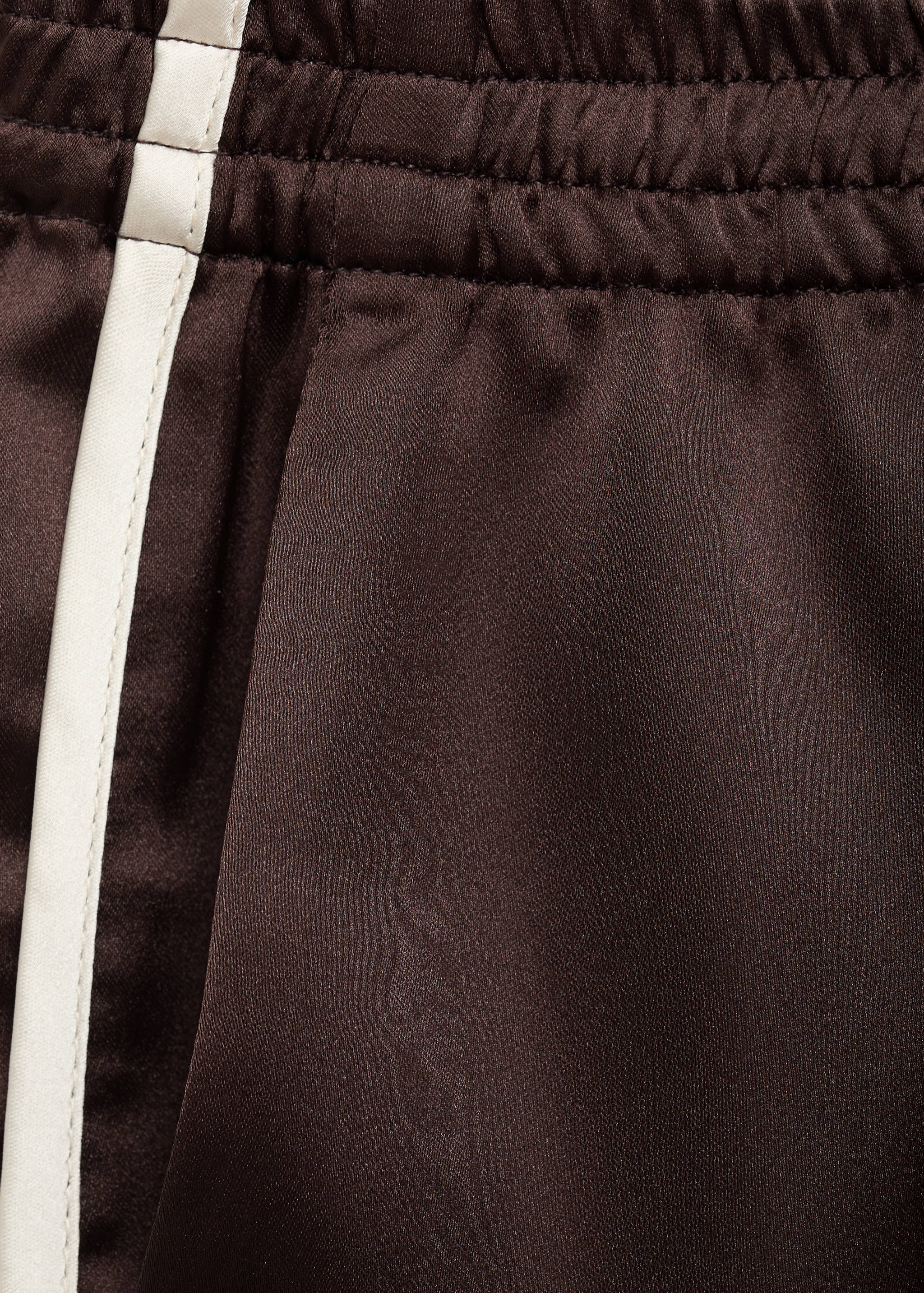 Shorts with contrasting trim - Details of the article 8