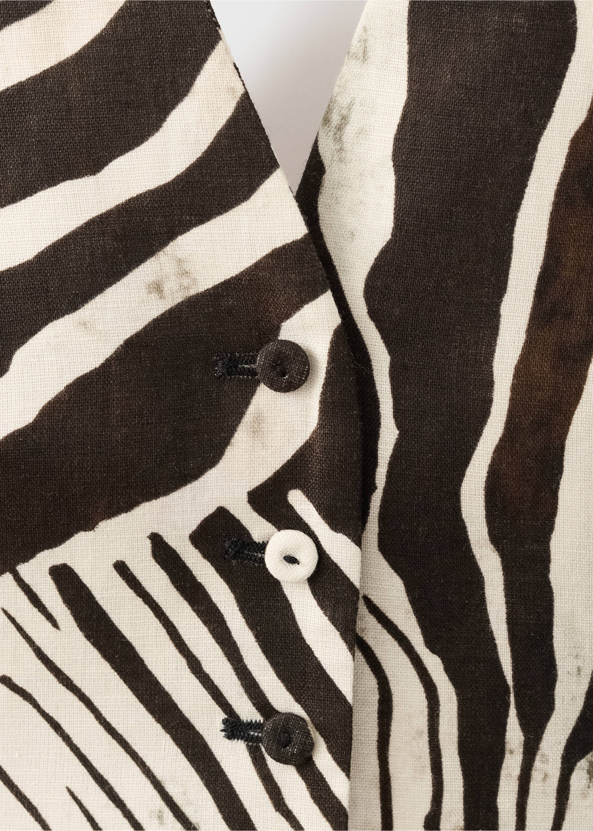 Chaleco lino estampado cebra - Detalle del artículo 0, Chocolate. Ref: 17083332-00.