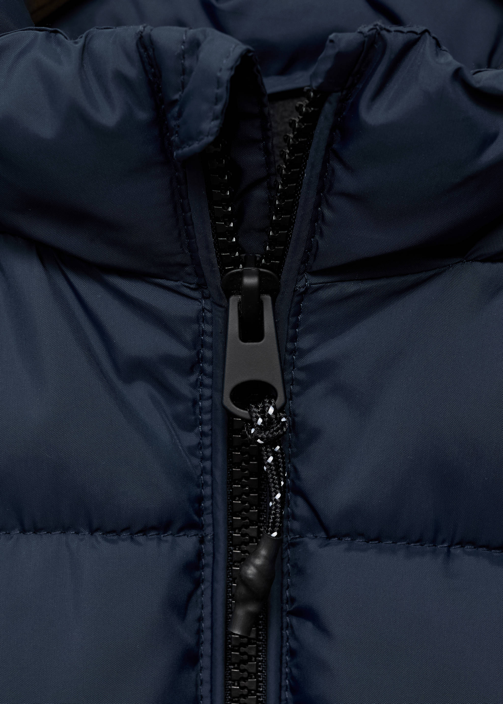 Langer Mantel mit gestepptem Futter - Detail des Artikels 8