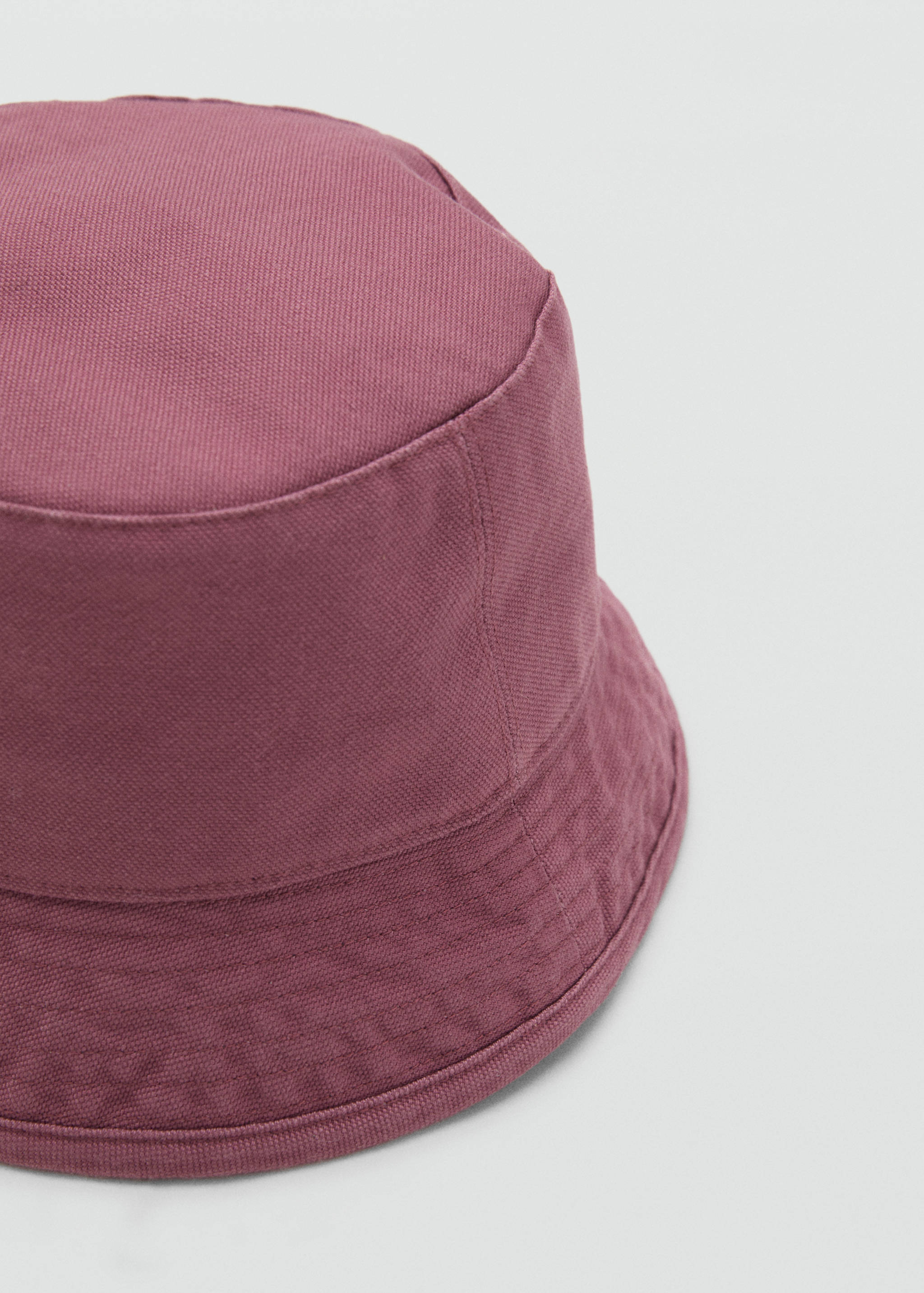 Pălărie pescărească - Plan mediu