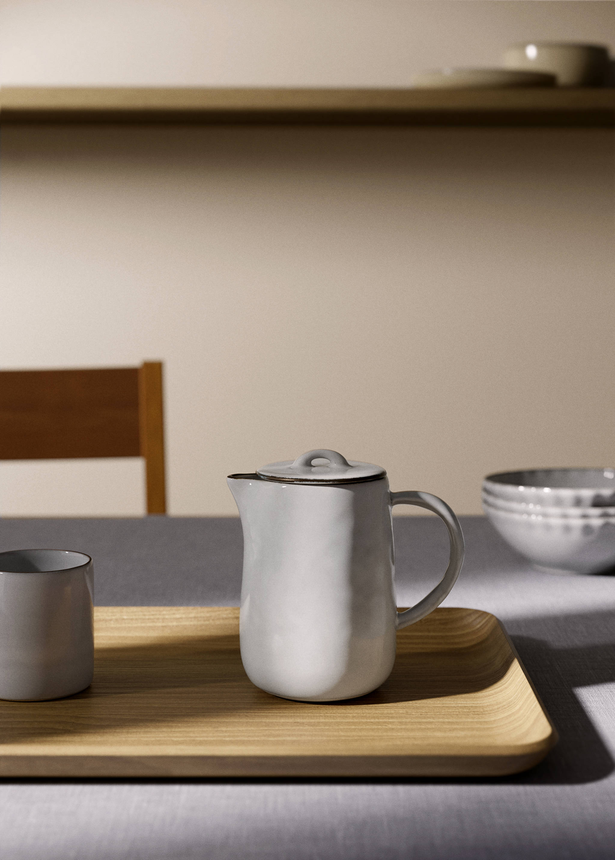 Contrasting stoneware teapot - General plane