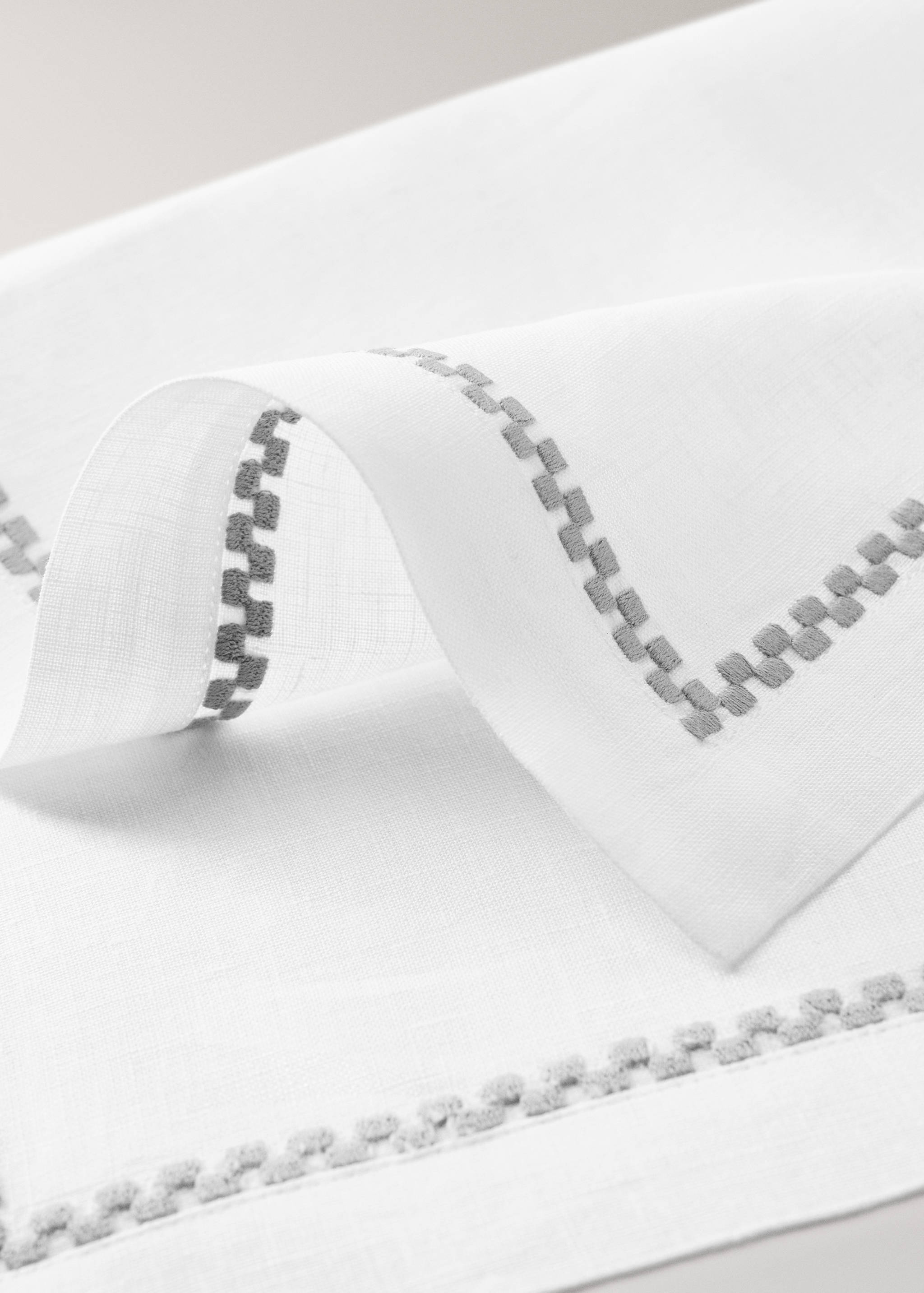 Tovaglietta 100% lino dettaglio ricamato - Dettaglio dell'articolo 2