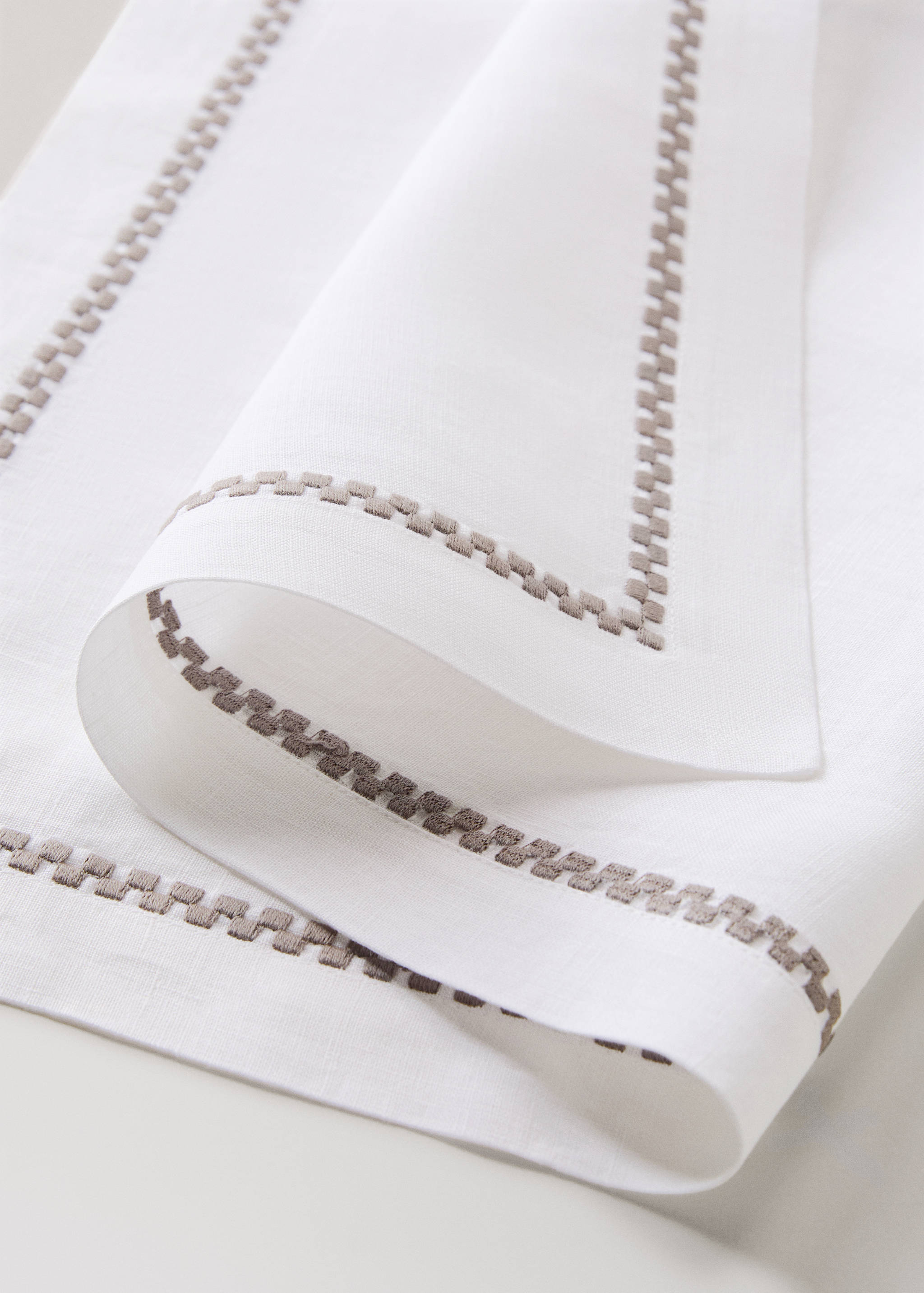 Tovaglietta 100% lino dettaglio ricamato - Dettaglio dell'articolo 2