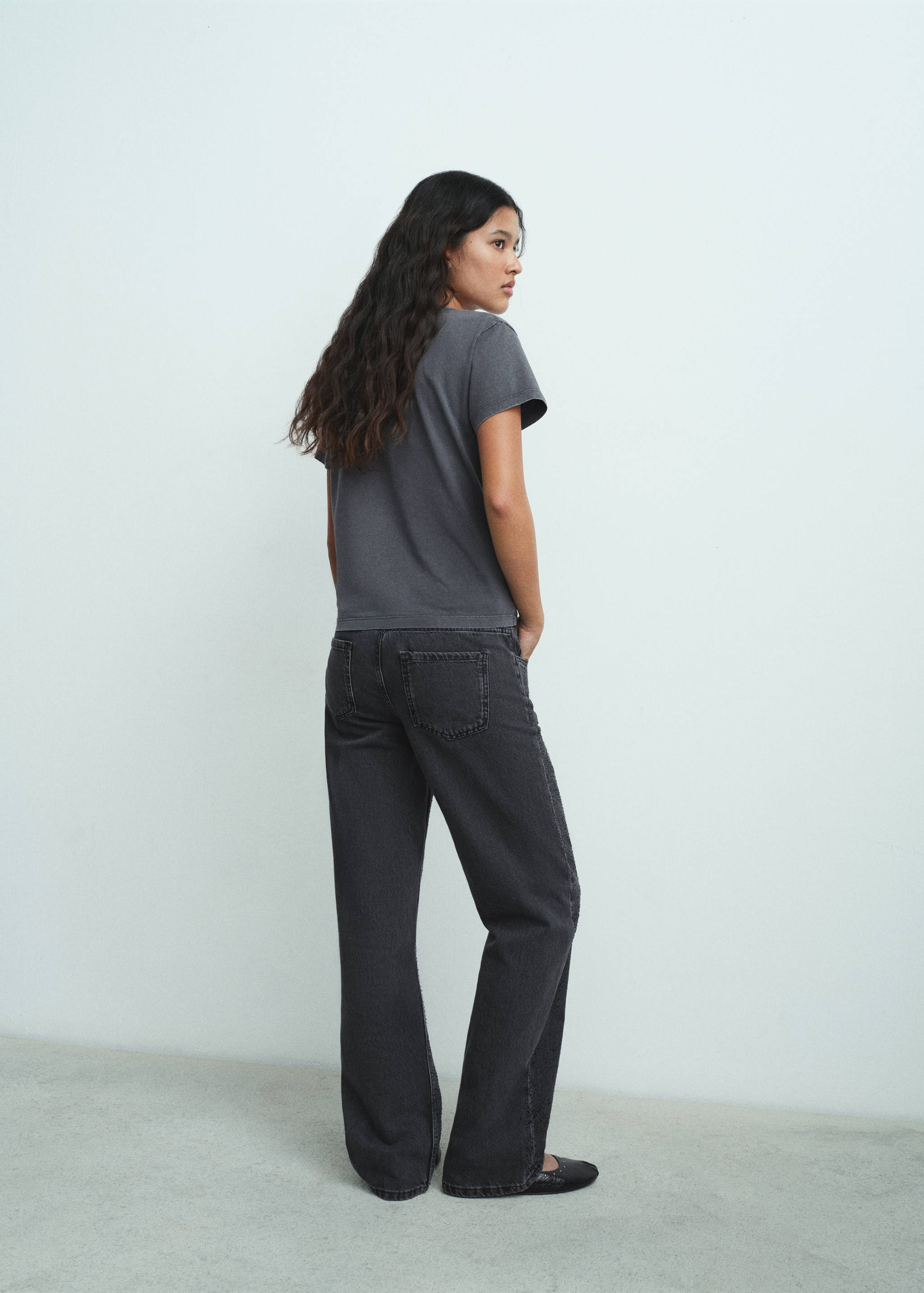 Taş detaylı yazılı tişört - Ürünün arkası