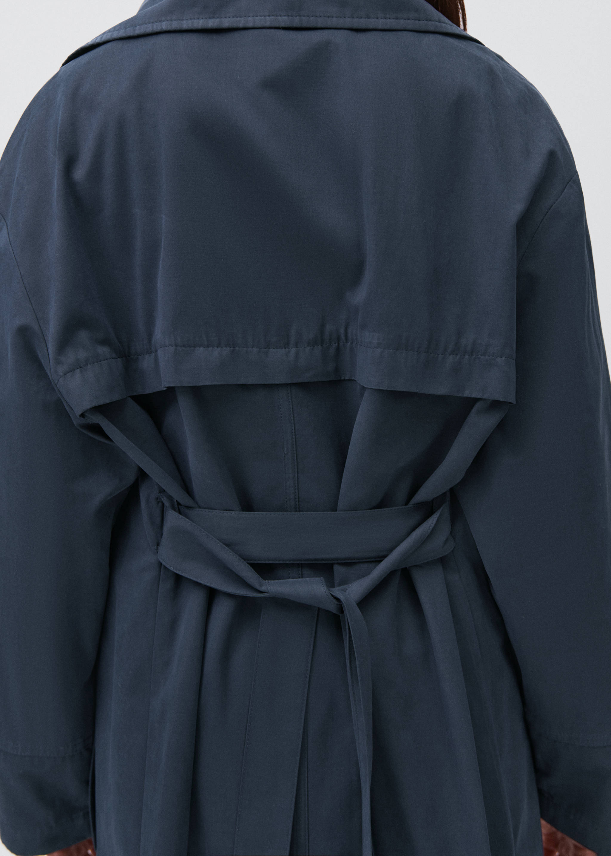 Classic trench coat with belt - Details of the article 6