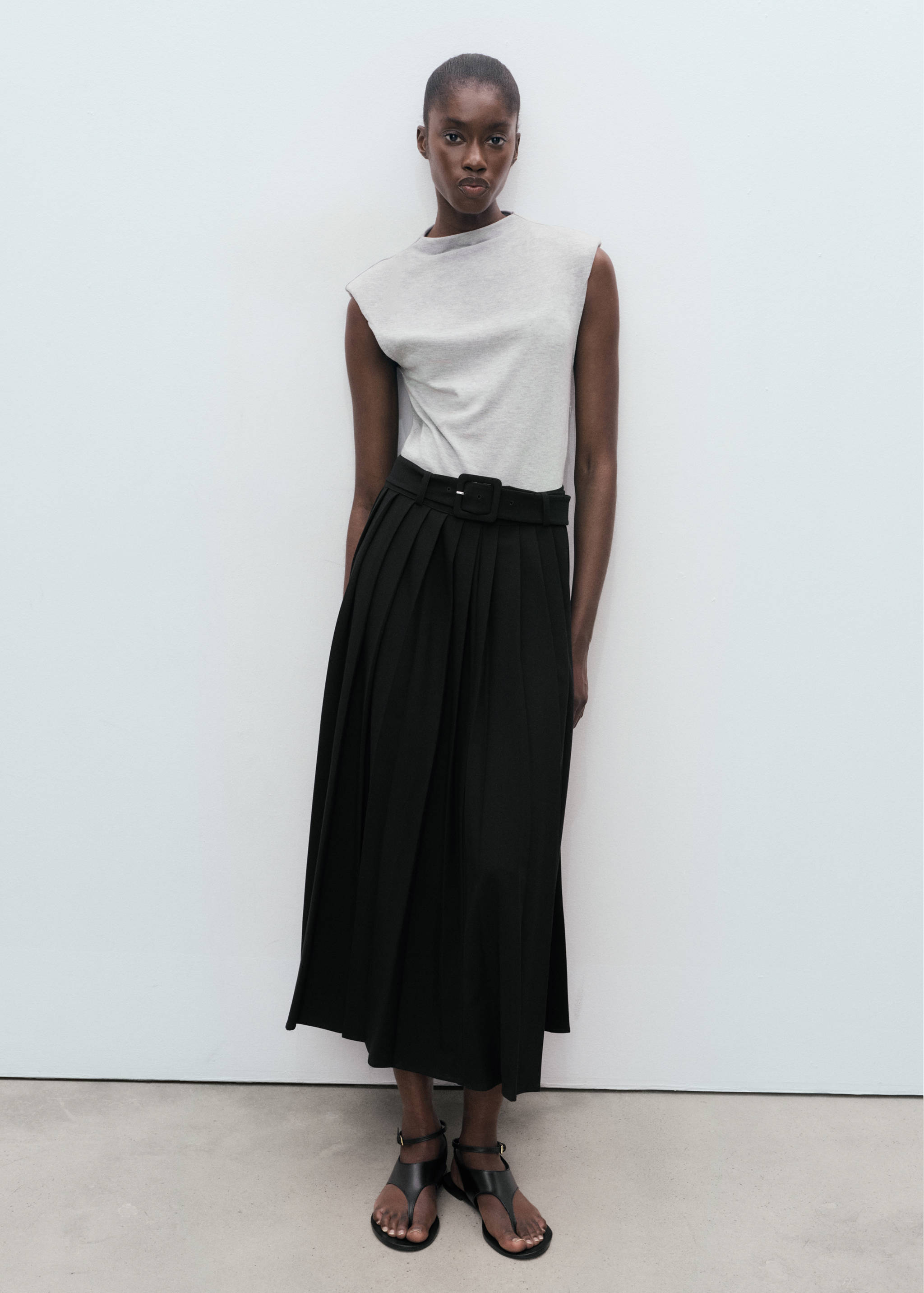 Contrasting belt dress - General plane