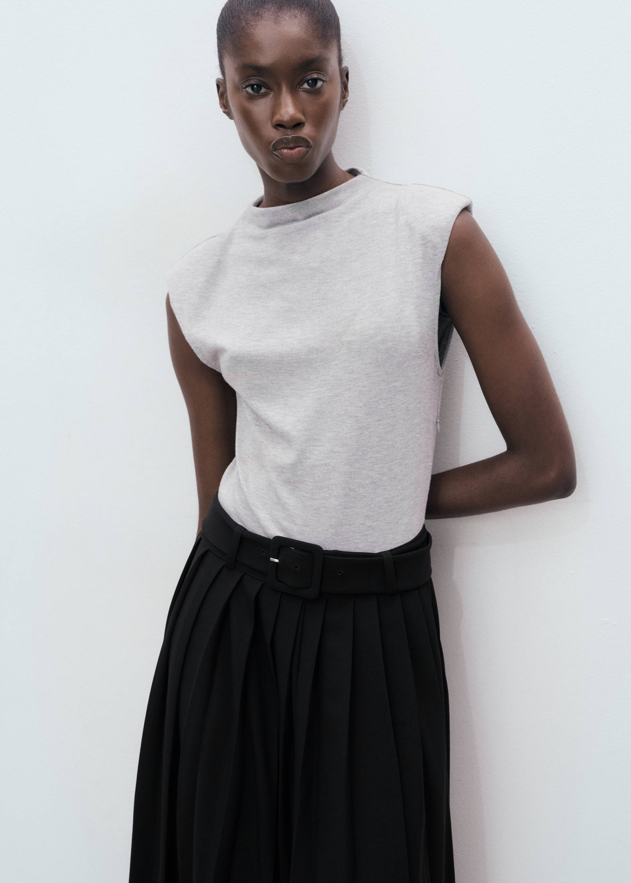 Contrasting belt dress - Medium plane