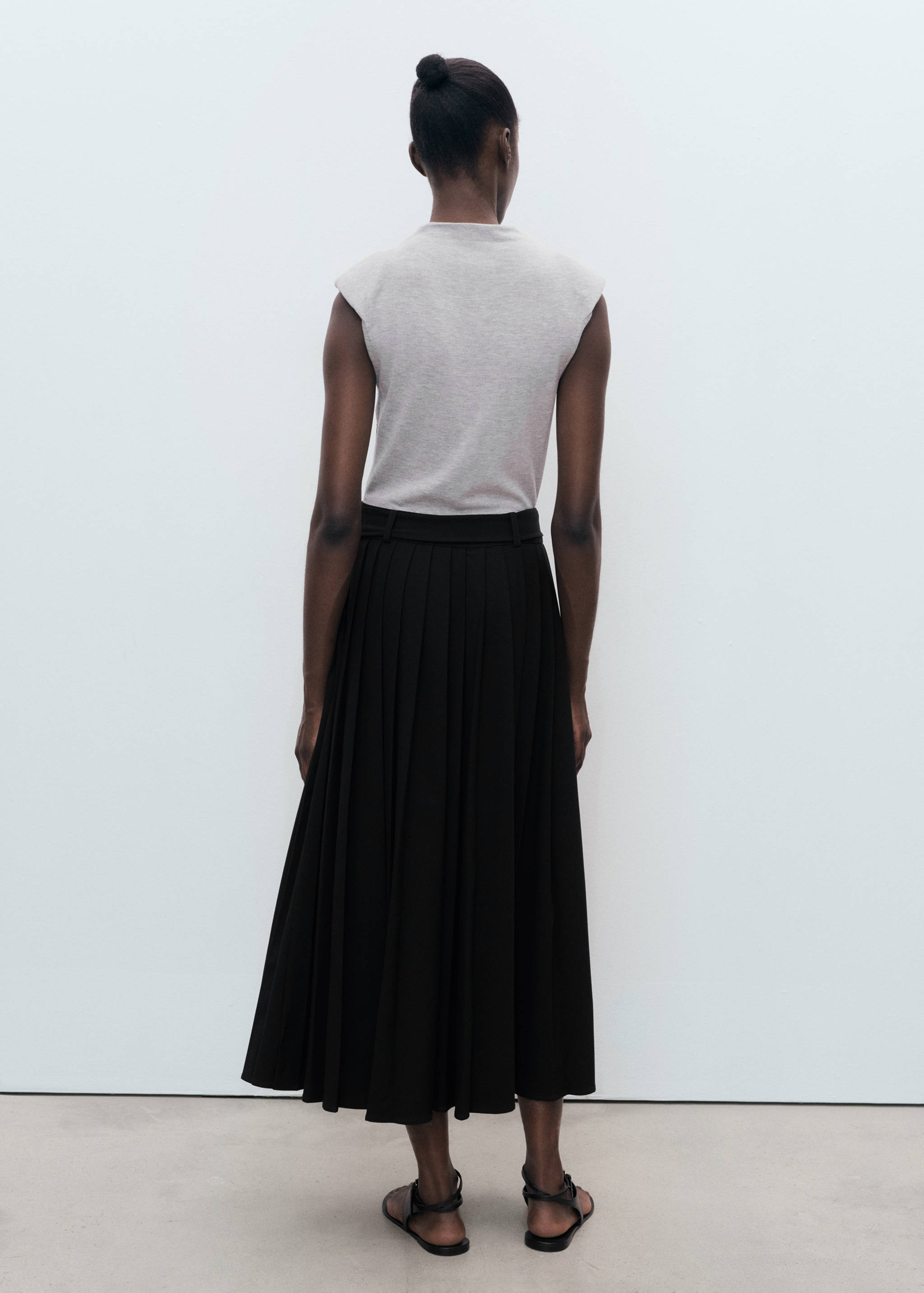 Contrasting belt dress - Reverse of the article