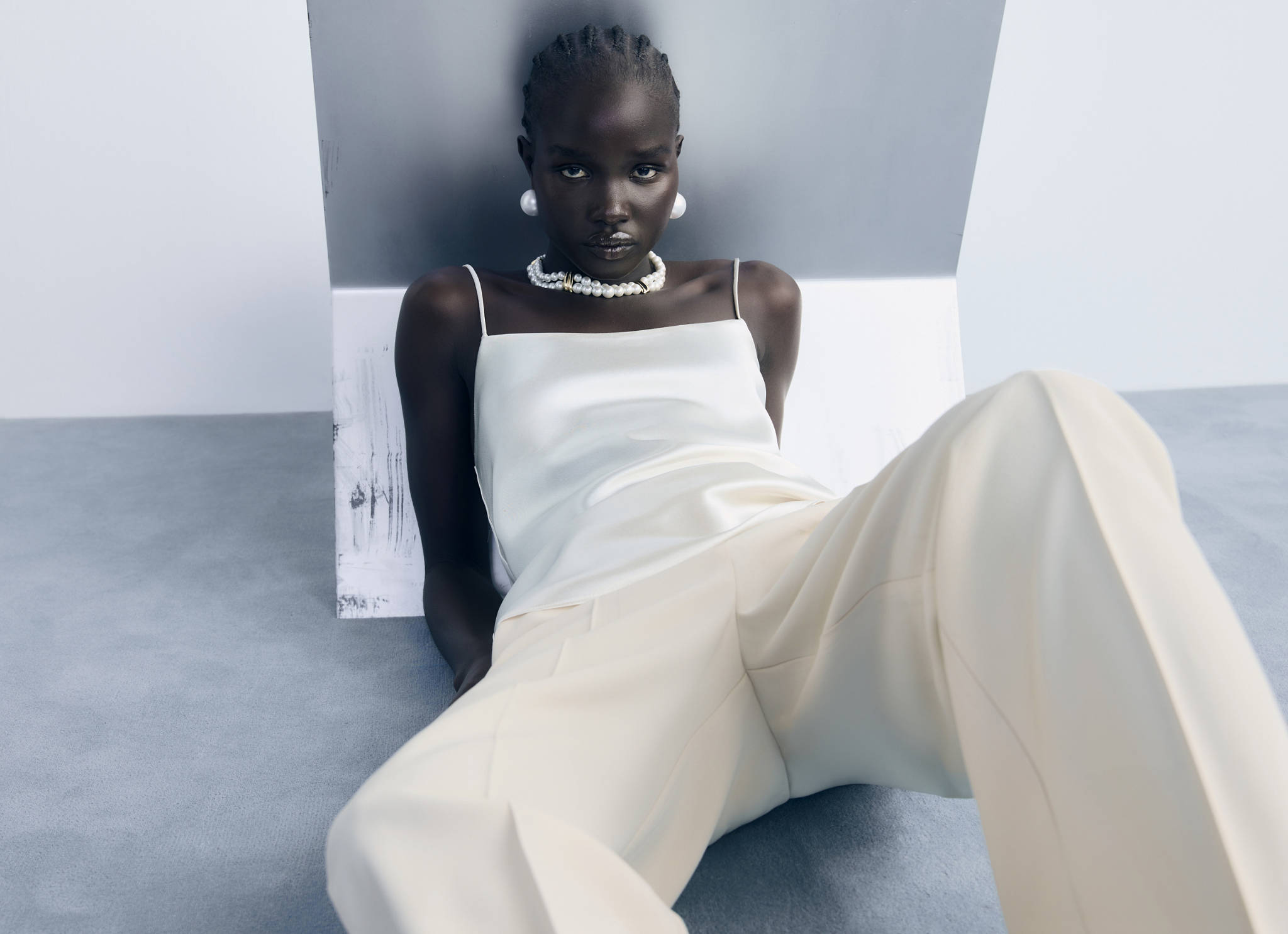 Straight mid-rise pants - Details of the article 2