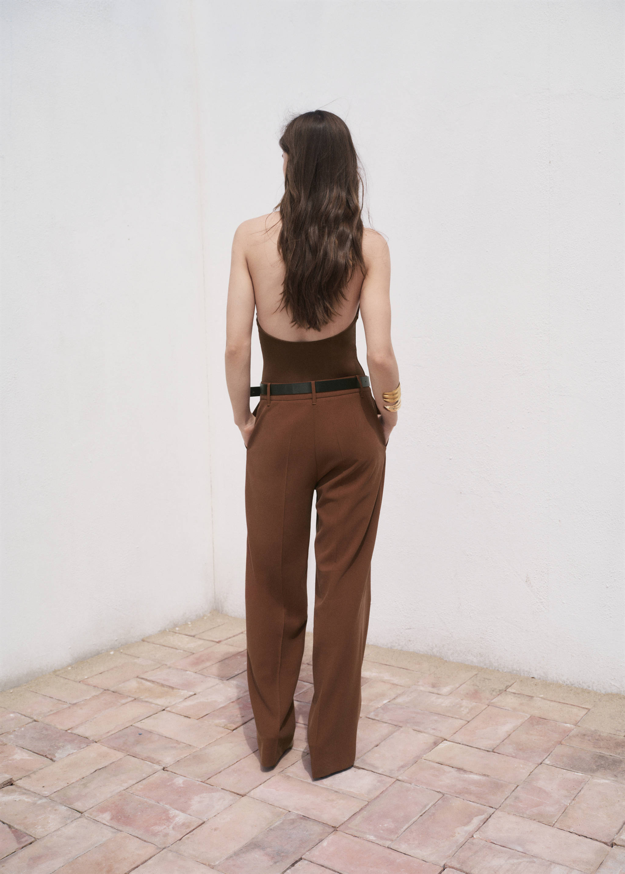 Straight mid-rise pants - Reverse of the article